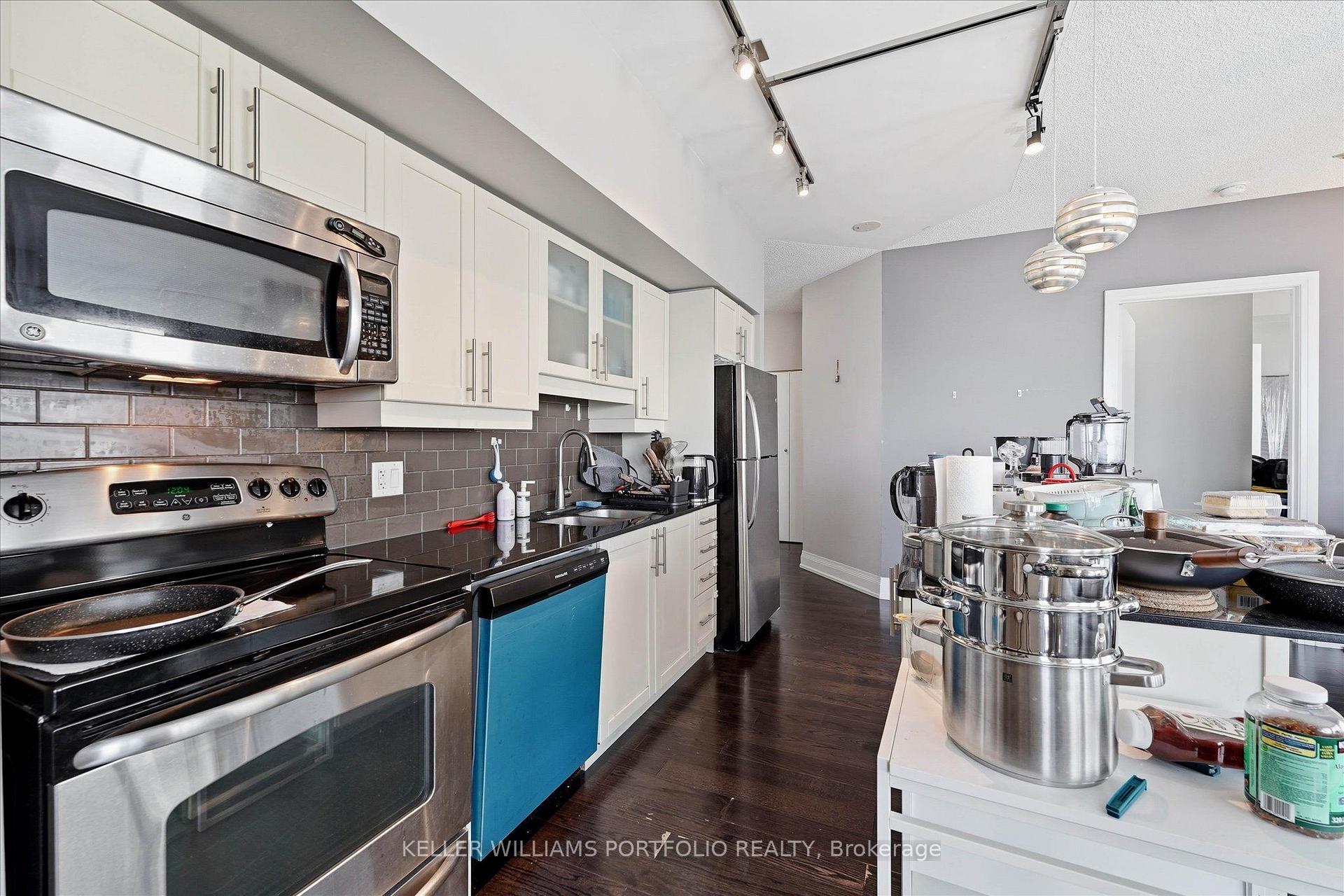 Photo 11 of Unit 4111, 2191 Yonge Street, Toronto, Mount Pleasant West — HOMEH