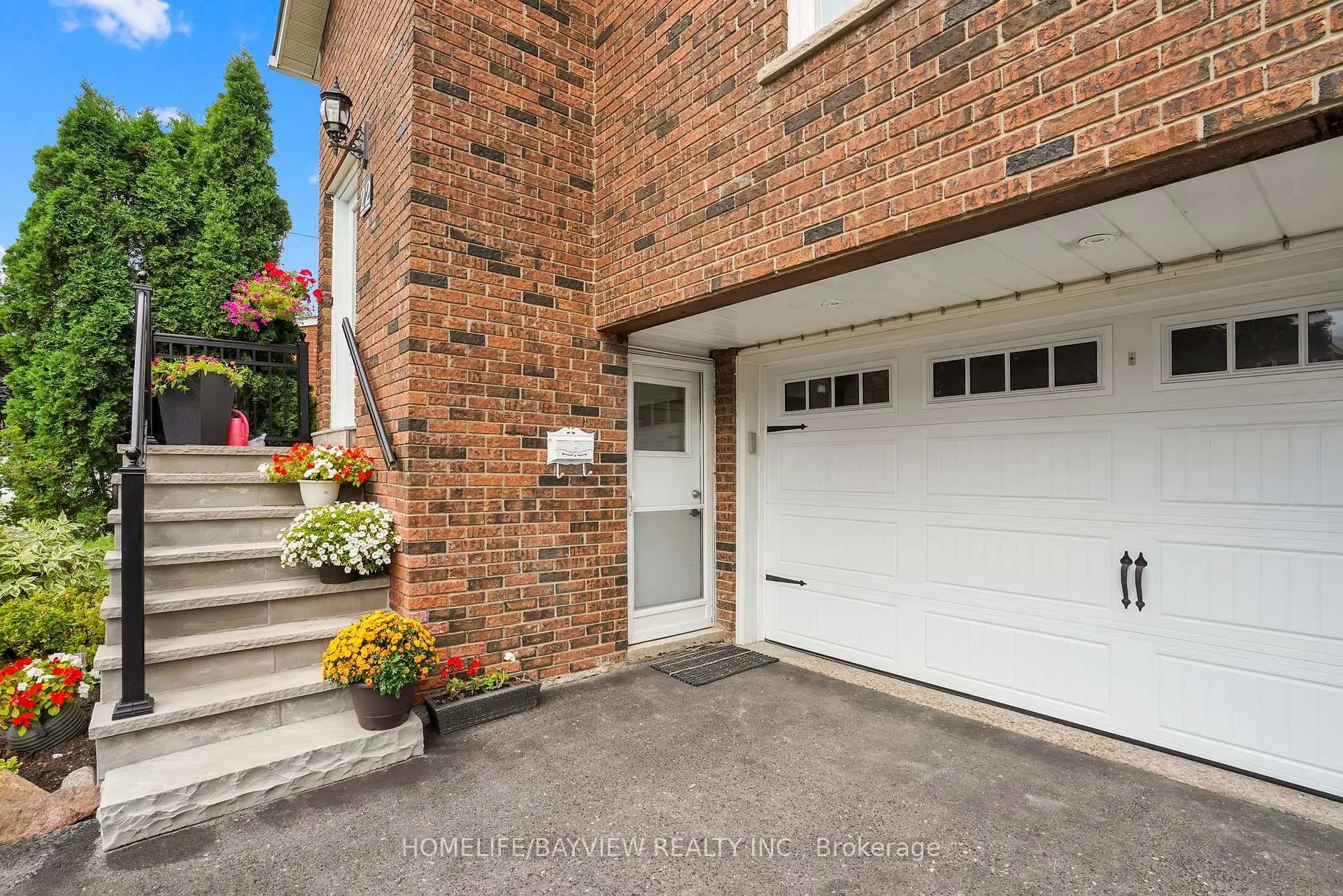 Photo 2 of 22 Hoover Drive, Markham, Aileen-Willowbrook — HOMEH