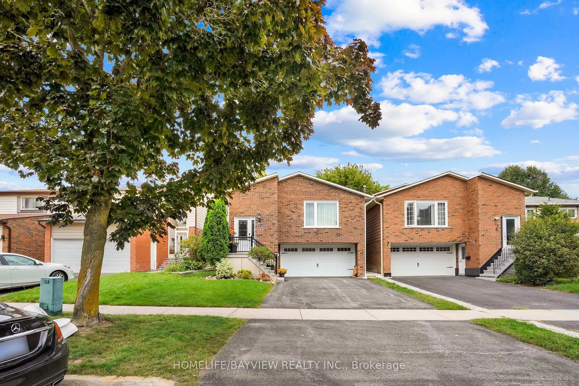 Photo 3 of 22 Hoover Drive, Markham, Aileen-Willowbrook — HOMEH