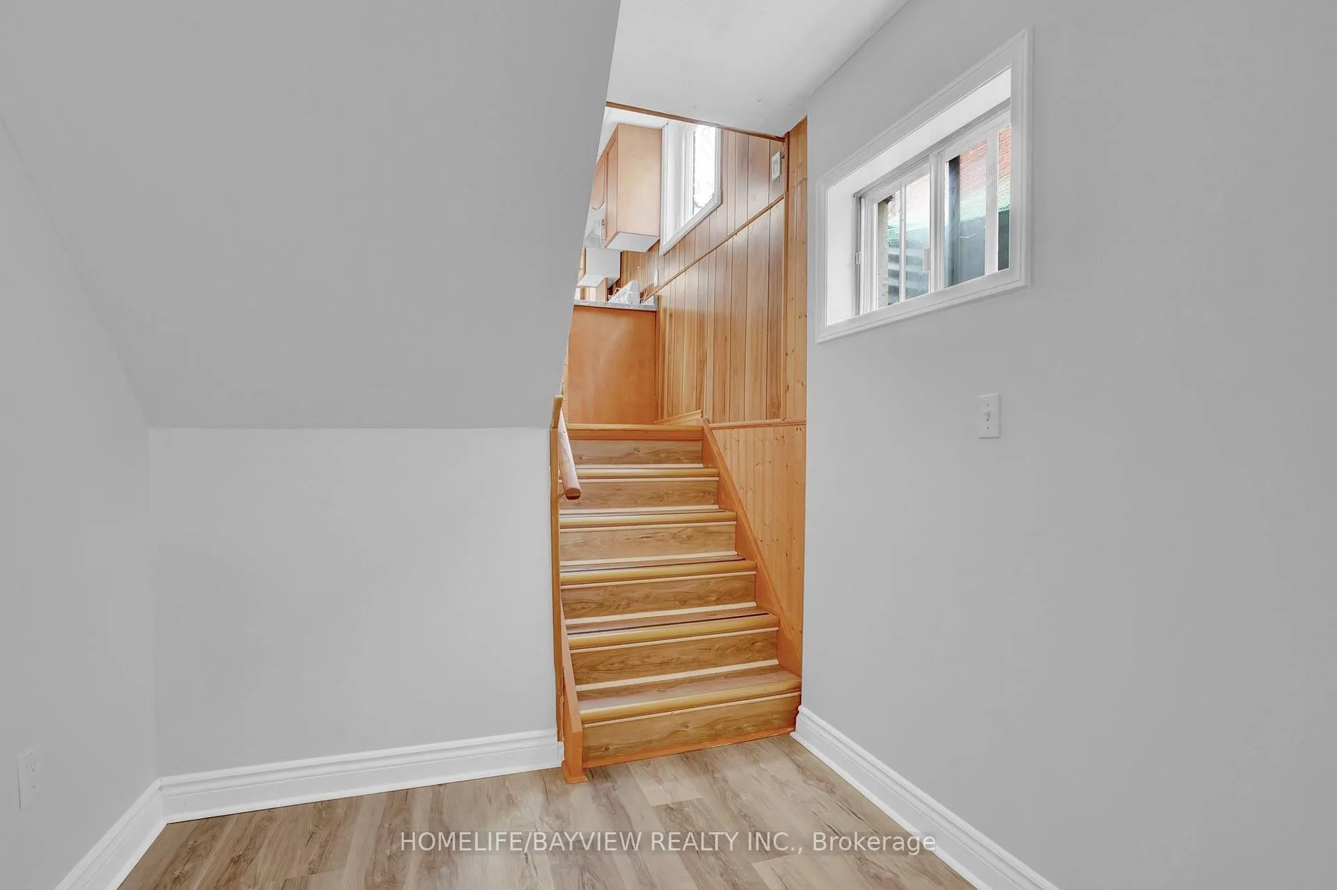 Photo 8 of 22 Hoover Drive, Markham, Aileen-Willowbrook — HOMEH