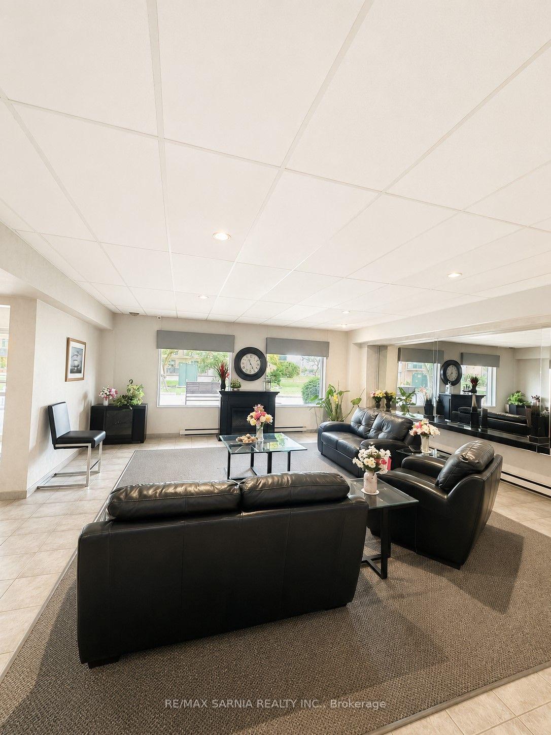 Photo 2 of Unit 709, 8591 Riverside Drive E, Windsor — HOMEH