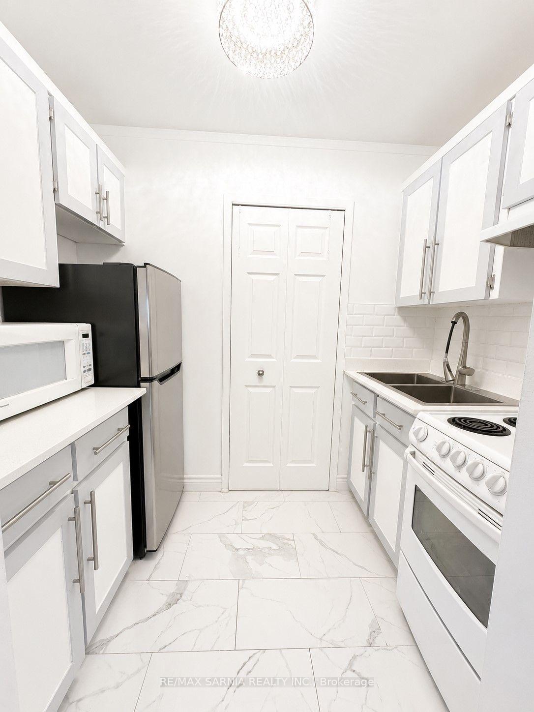 Photo 7 of Unit 709, 8591 Riverside Drive E, Windsor — HOMEH