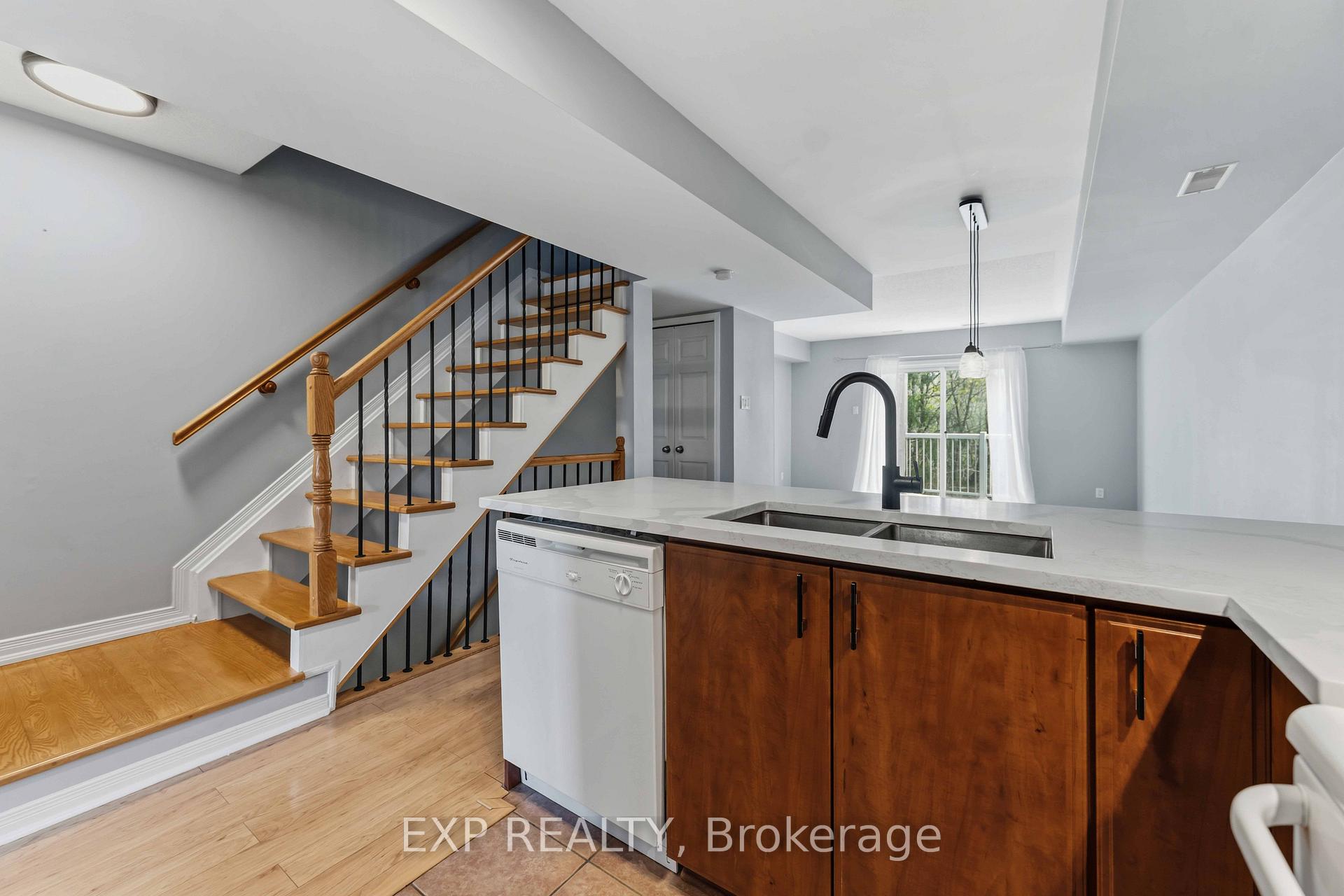 Photo 3 of 81 Strathaven Private, Ottawa, Cyrville — HOMEH