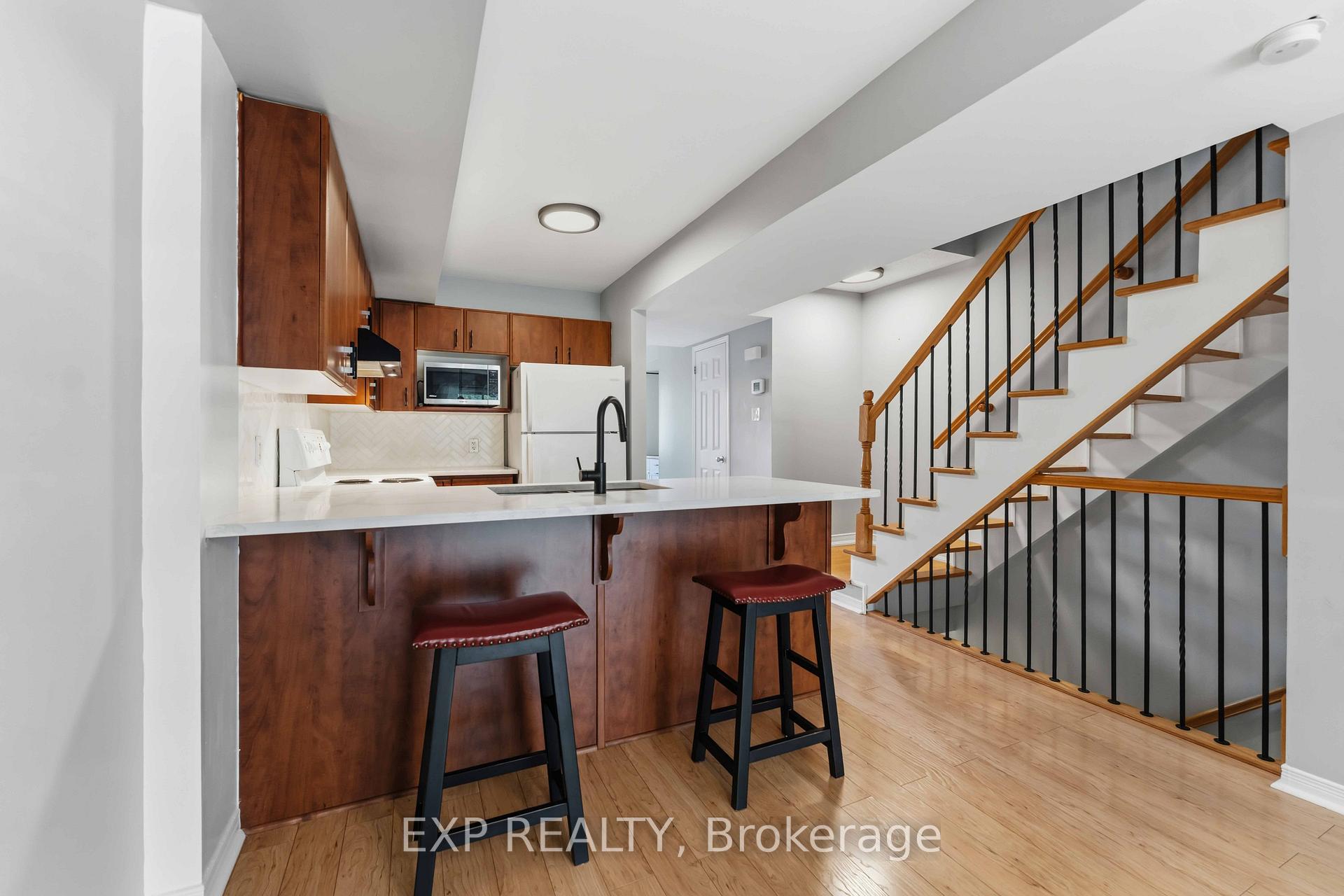 Photo 5 of 81 Strathaven Private, Ottawa, Cyrville — HOMEH