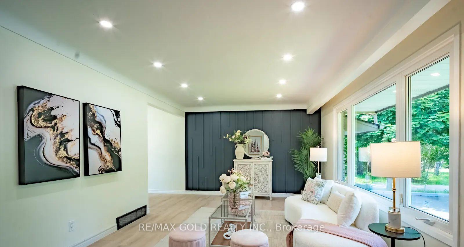 Photo 3 of 4682 Pinedale Drive, Niagara Falls, Morrison — HOMEH