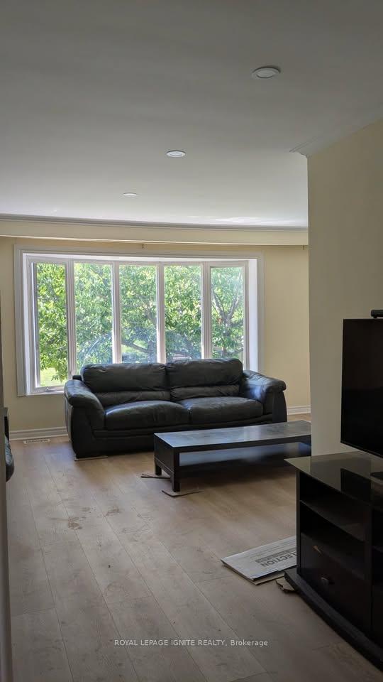 Photo 4 of Unit Main, 15 Beacham Crescent, Scarborough, Tam O'Shanter-Sullivan — HOMEH
