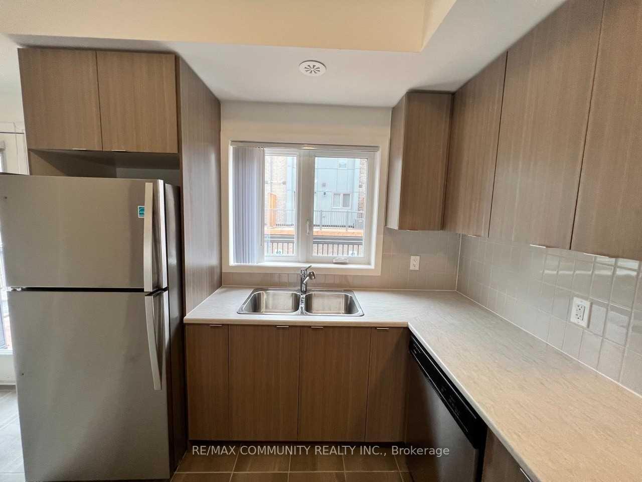 Photo 11 of Unit 701, 1525 Kingston Road, Pickering, Town Centre — HOMEH