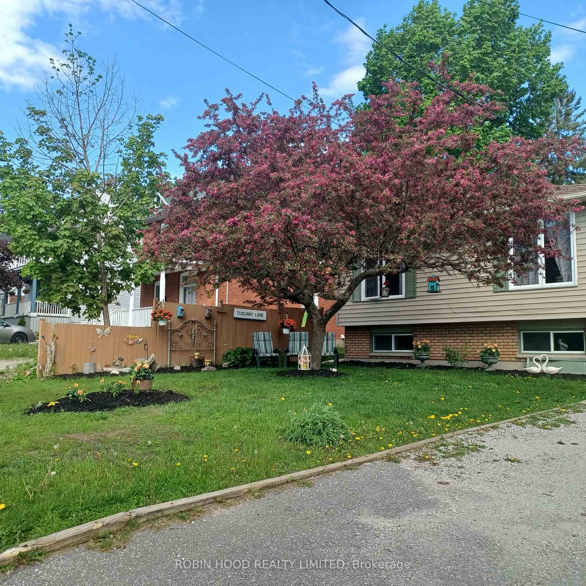 Photo 3 of 112 Borland Street E, Orillia — HOMEH