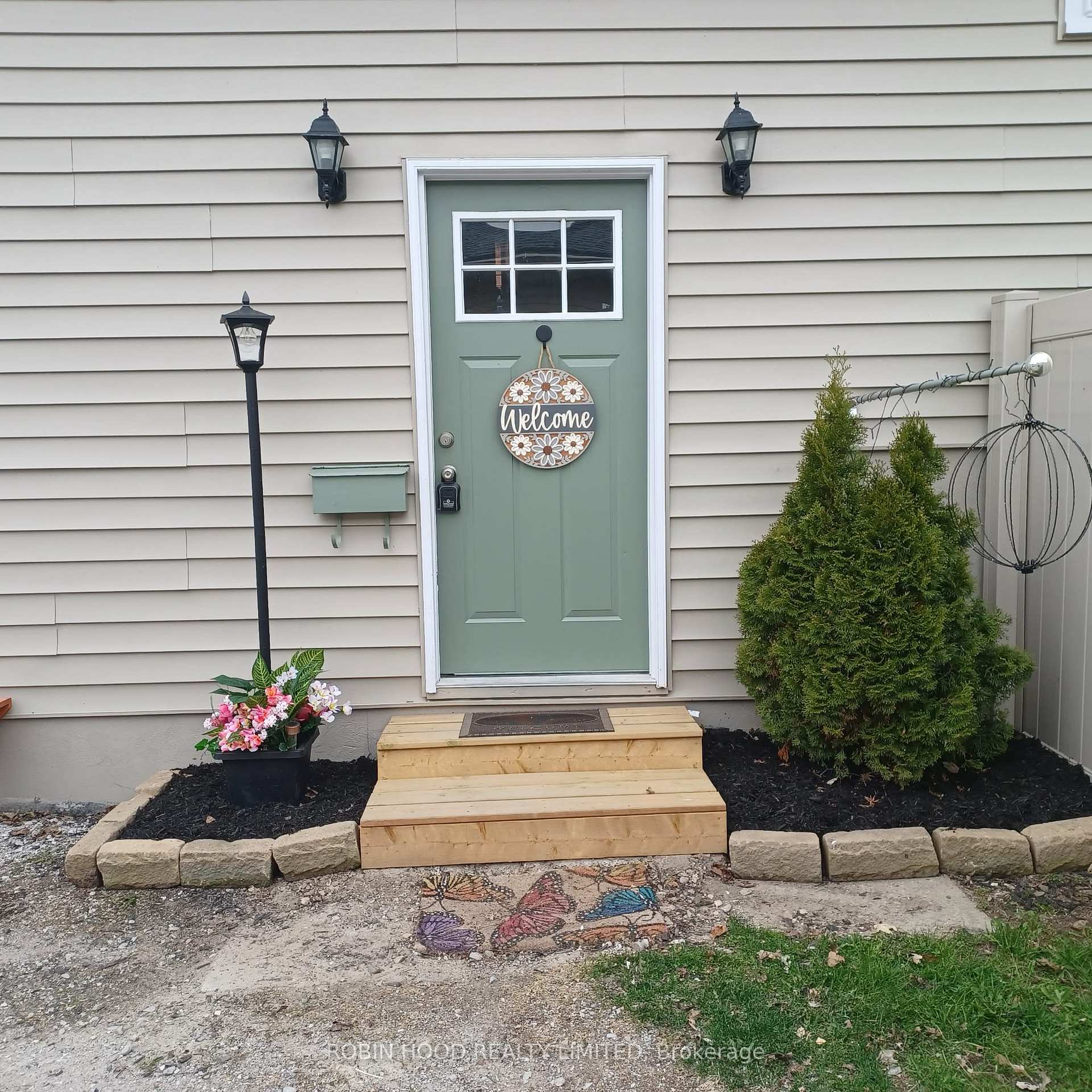 Photo 4 of 112 Borland Street E, Orillia — HOMEH