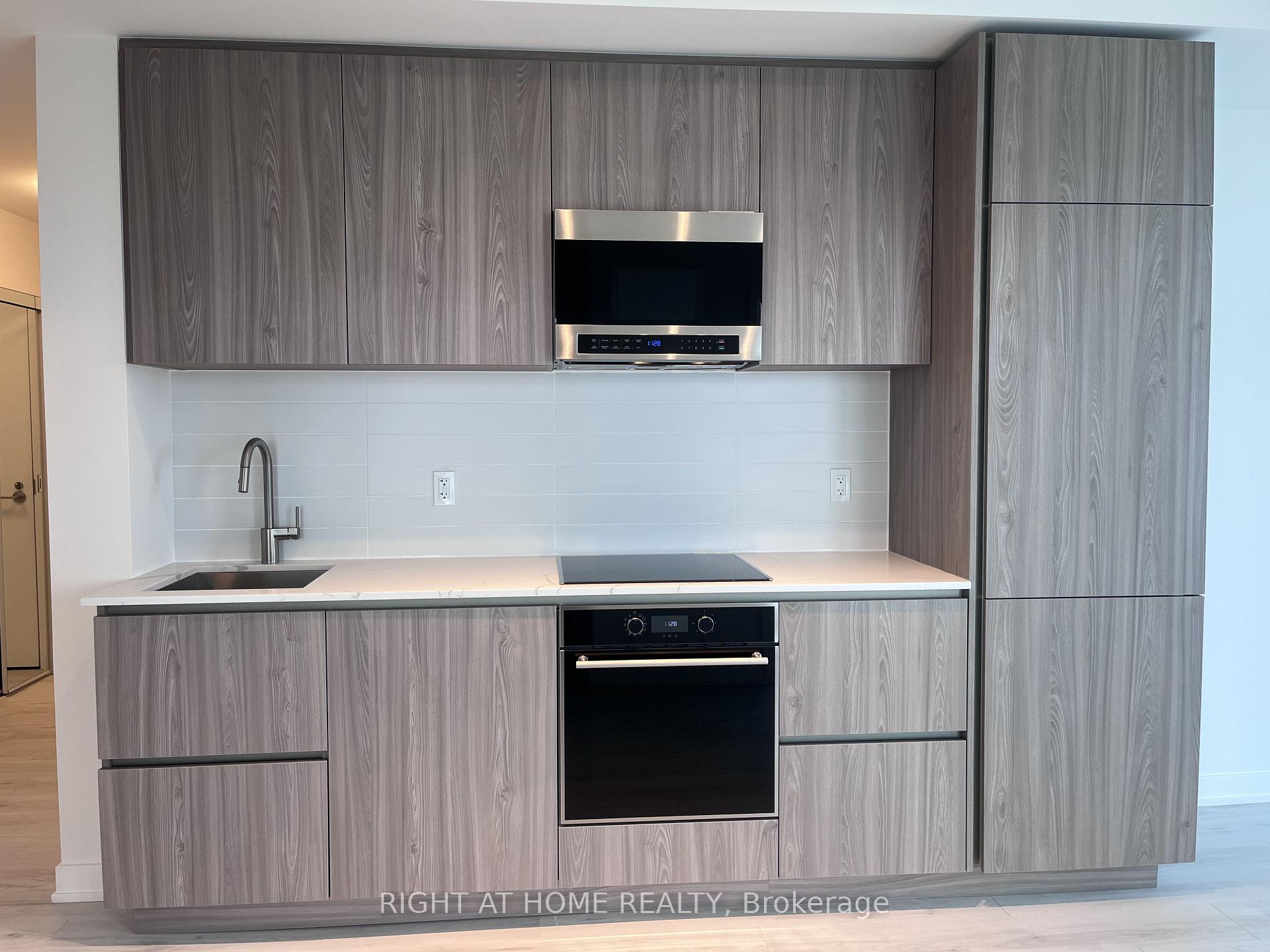 Photo 4 of Unit 2909S, 110 Broadway Avenue, Toronto, Mount Pleasant West — HOMEH