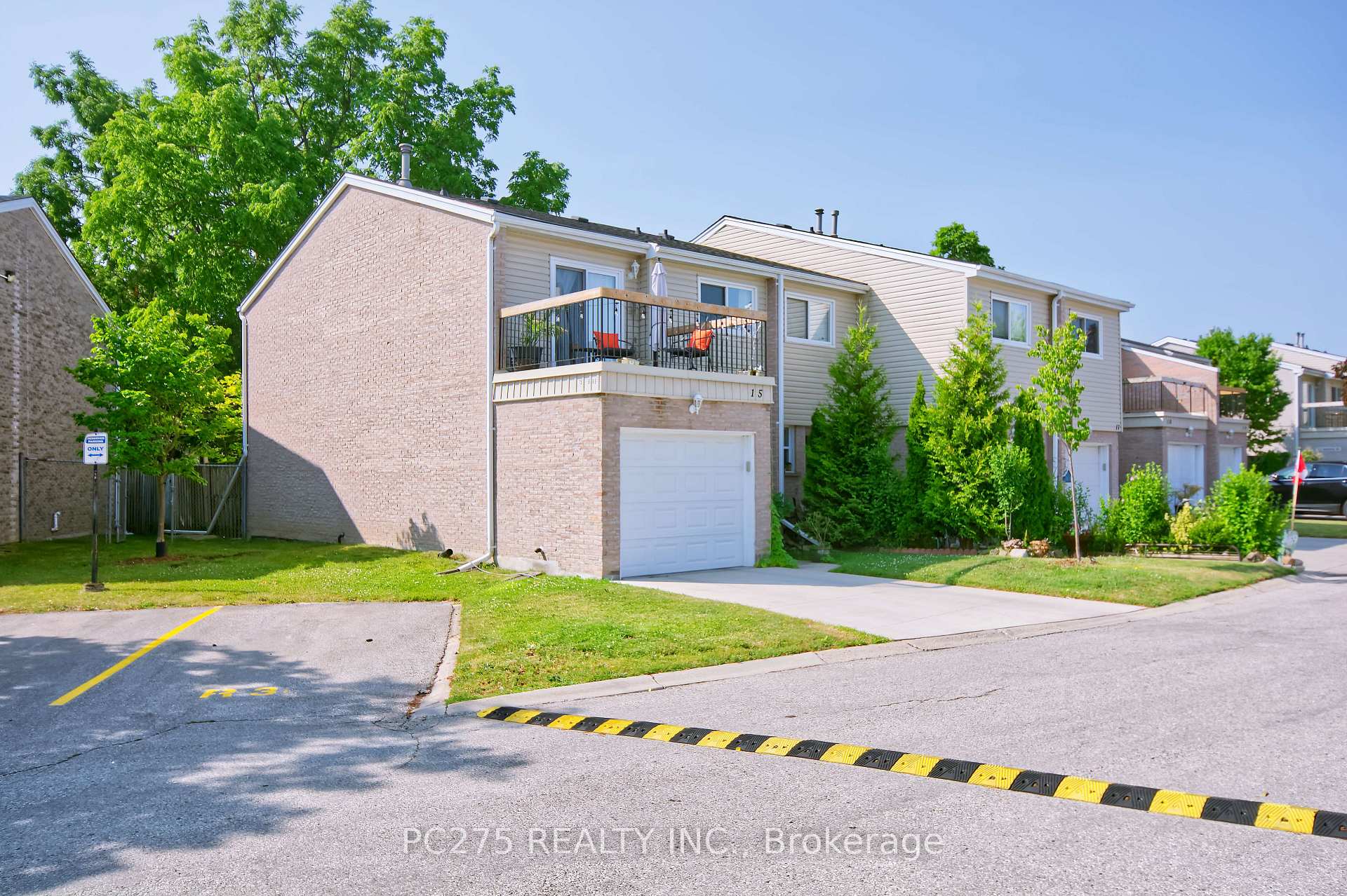 Photo of Unit 15, 669 Osgoode Drive