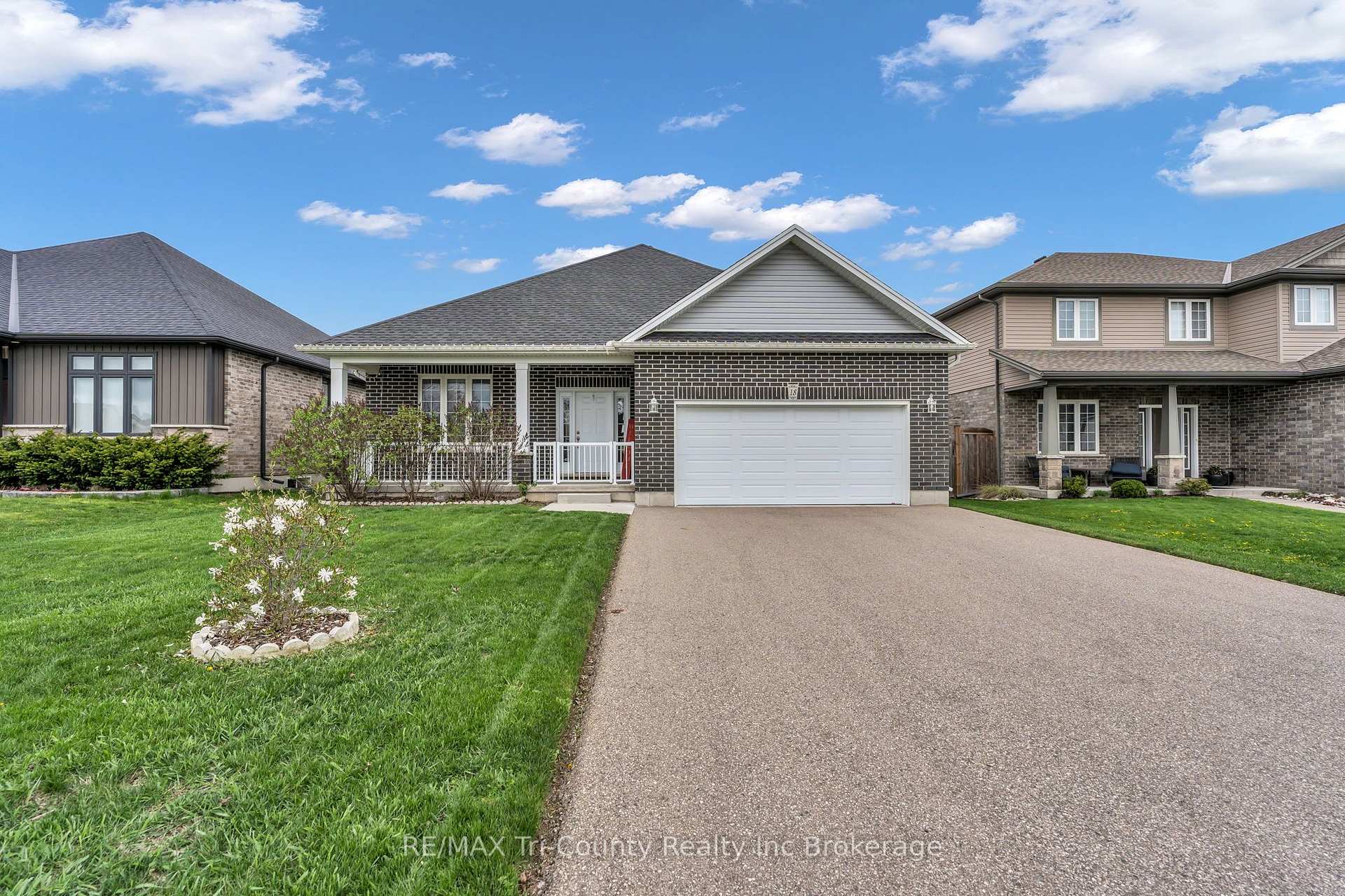 Photo 2 of 18 Crocus Avenue, Tillsonburg — HOMEH