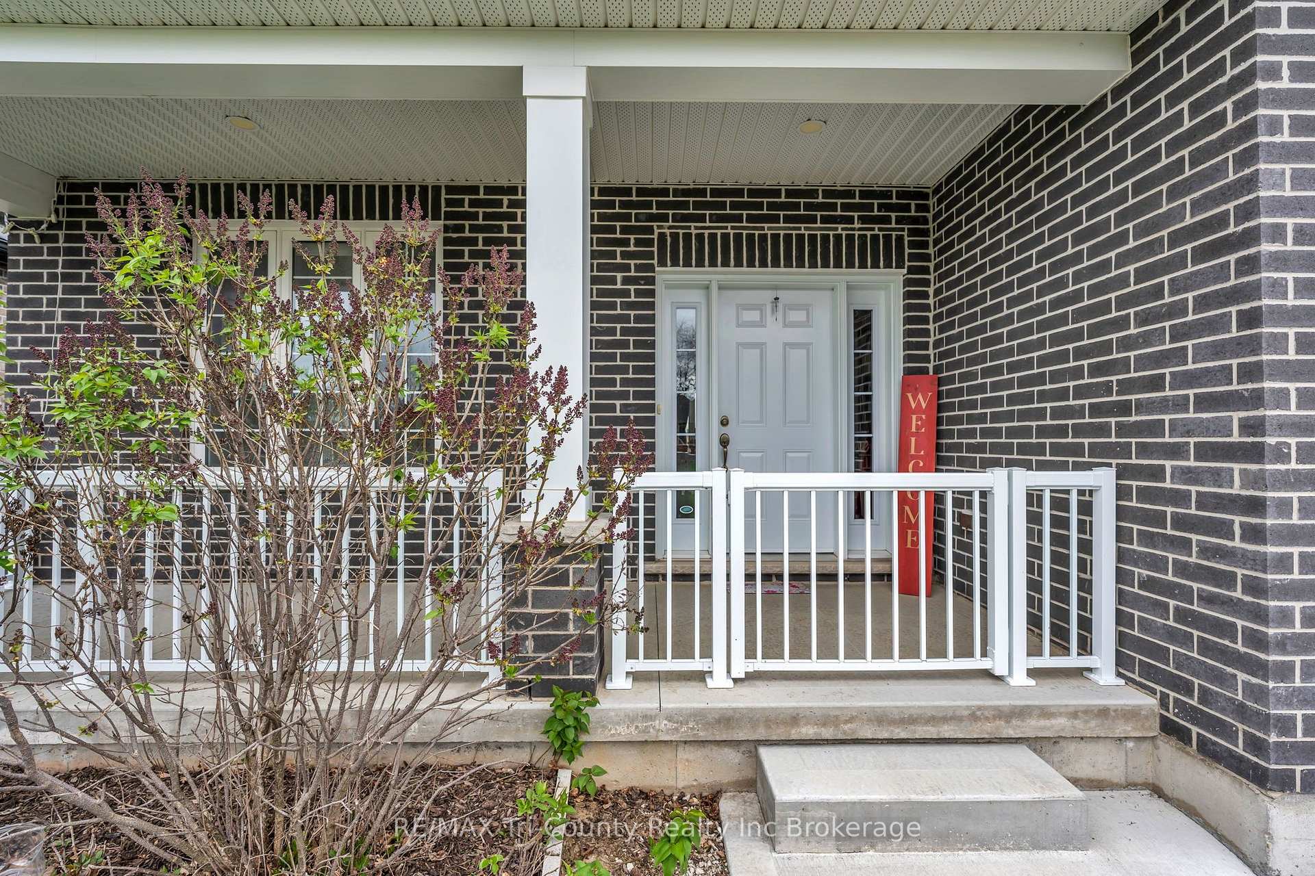 Photo 3 of 18 Crocus Avenue, Tillsonburg — HOMEH