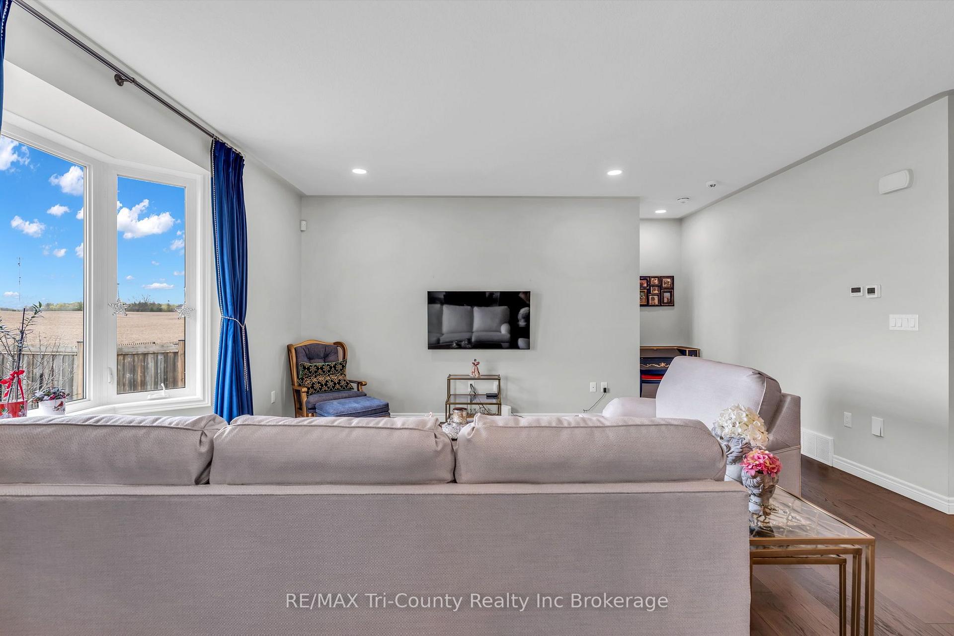Photo 6 of 18 Crocus Avenue, Tillsonburg — HOMEH