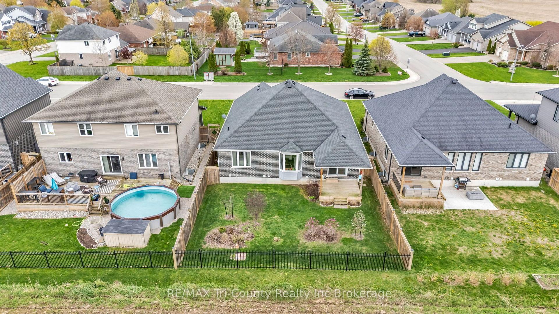 Photo 38 of 18 Crocus Avenue, Tillsonburg — HOMEH