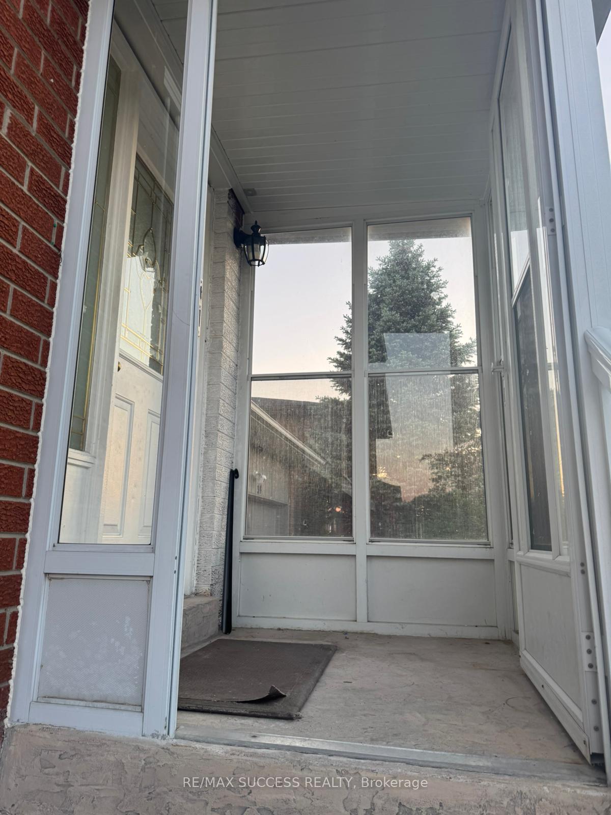 Photo 11 of 32 Martindale Crescent, Brampton, Brampton West — HOMEH