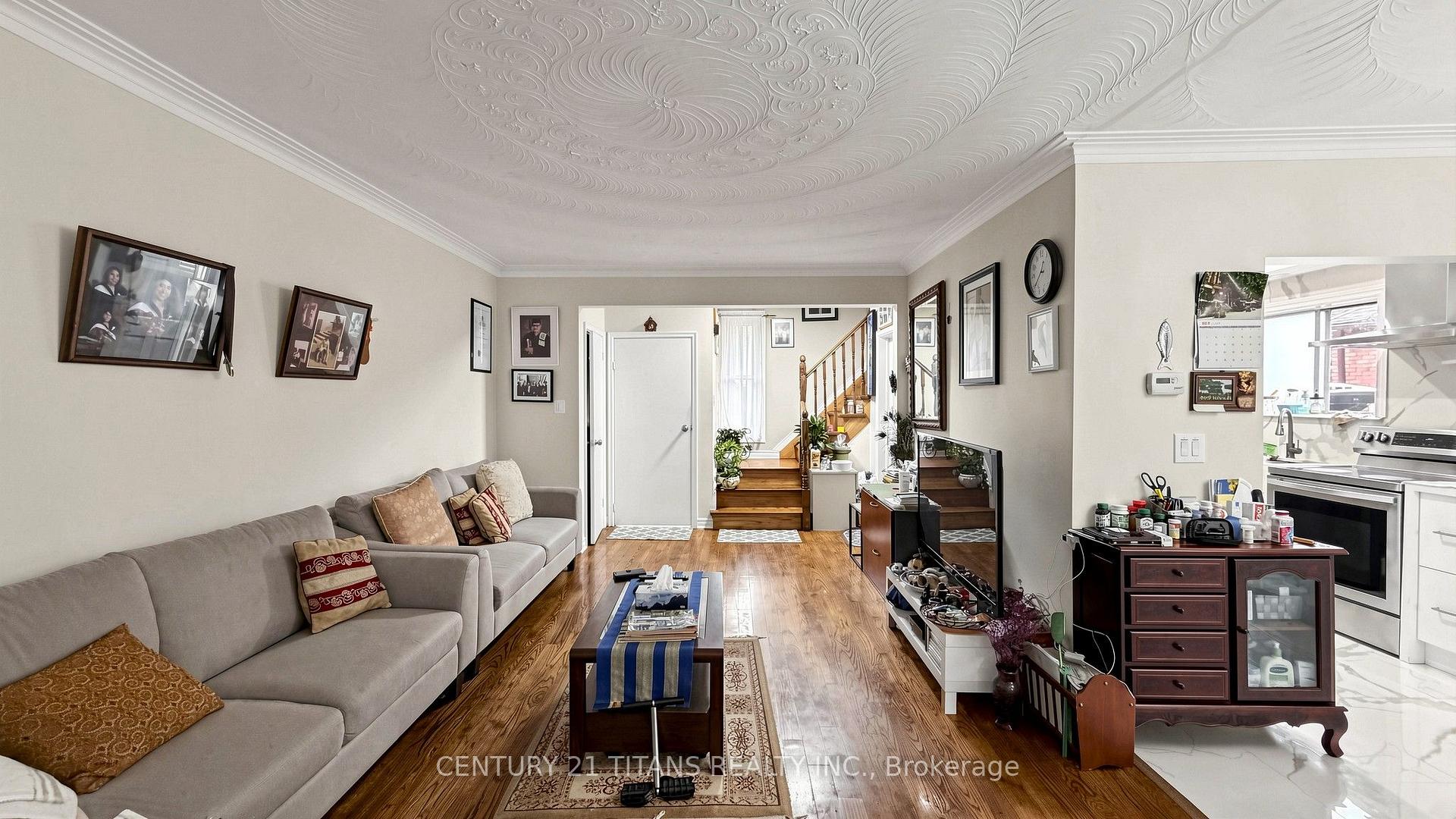 Photo 2 of 529A Birchmount Road, Scarborough, Clairlea-Birchmount — HOMEH