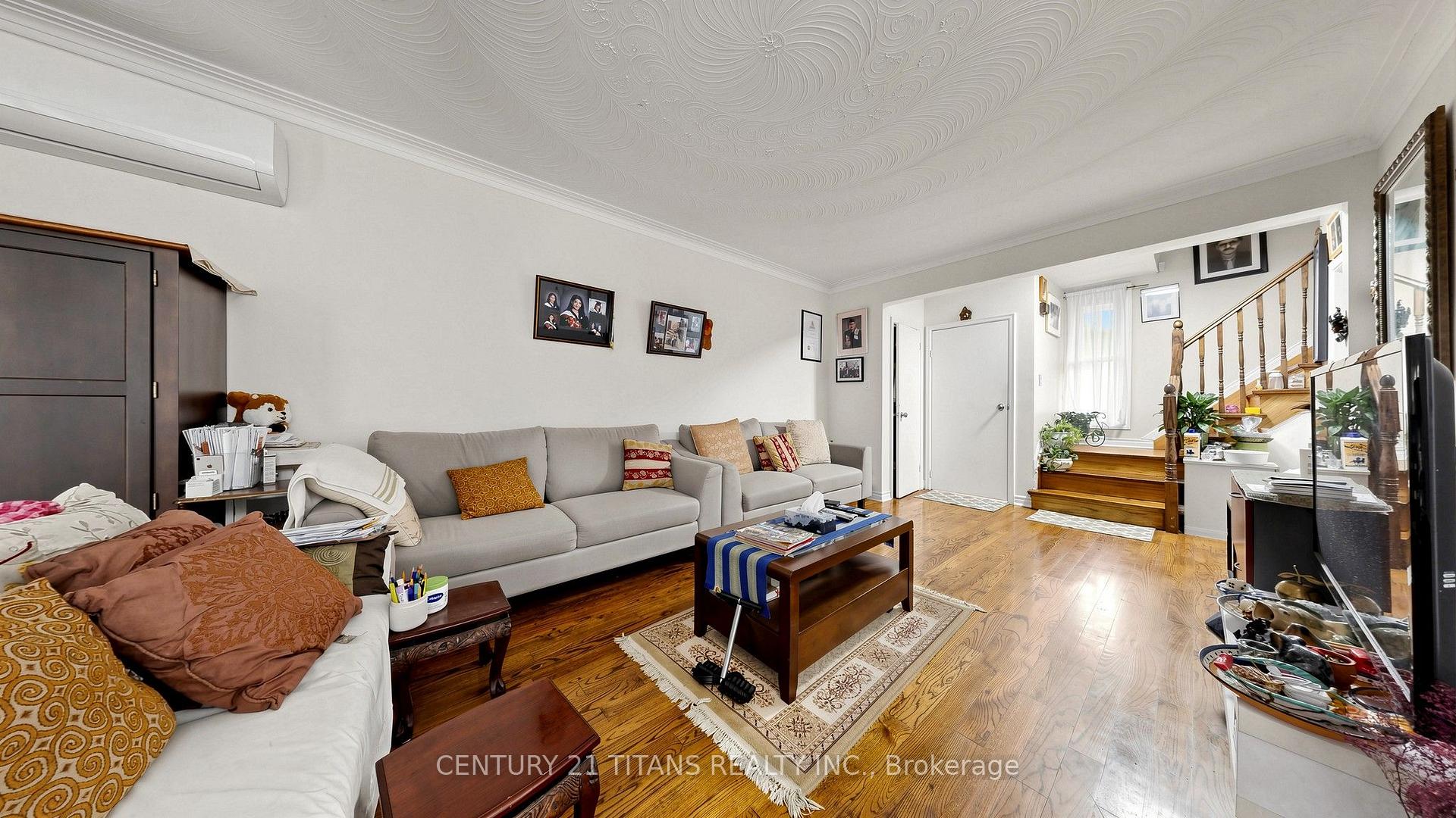 Photo 6 of 529A Birchmount Road, Scarborough, Clairlea-Birchmount — HOMEH