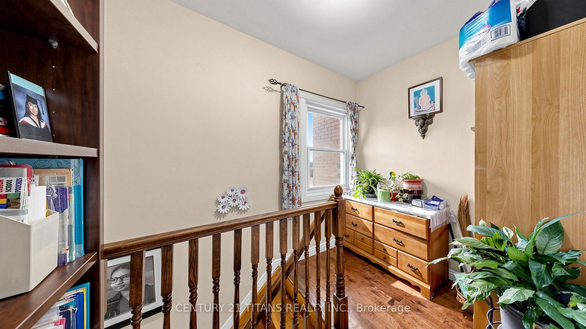 Photo 15 of 529A Birchmount Road, Scarborough, Clairlea-Birchmount — HOMEH