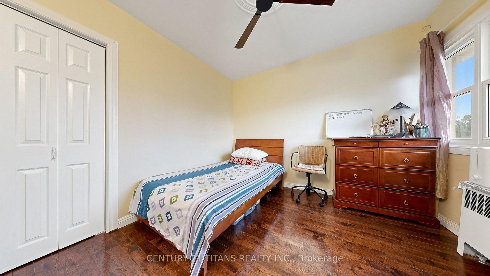 Photo 17 of 529A Birchmount Road, Scarborough, Clairlea-Birchmount — HOMEH
