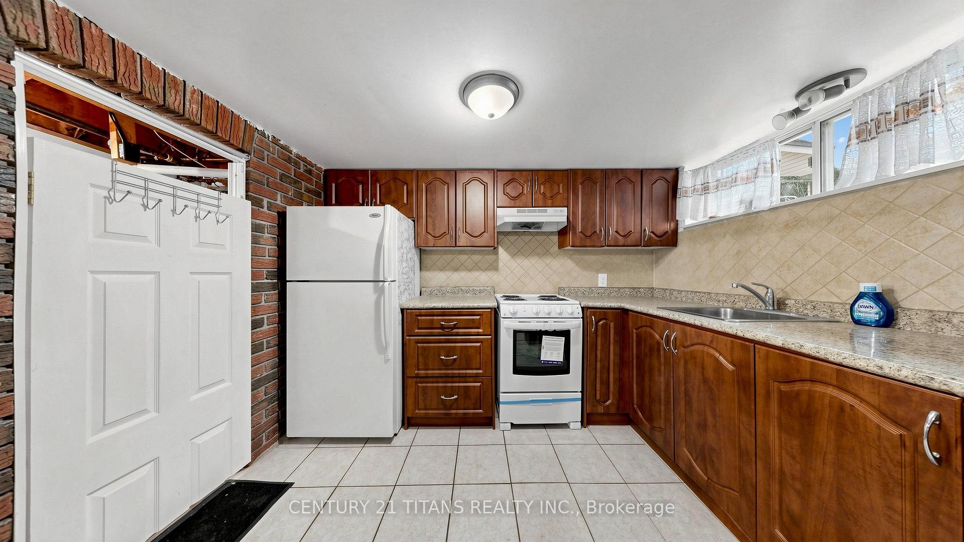Photo 30 of 529A Birchmount Road, Scarborough, Clairlea-Birchmount — HOMEH