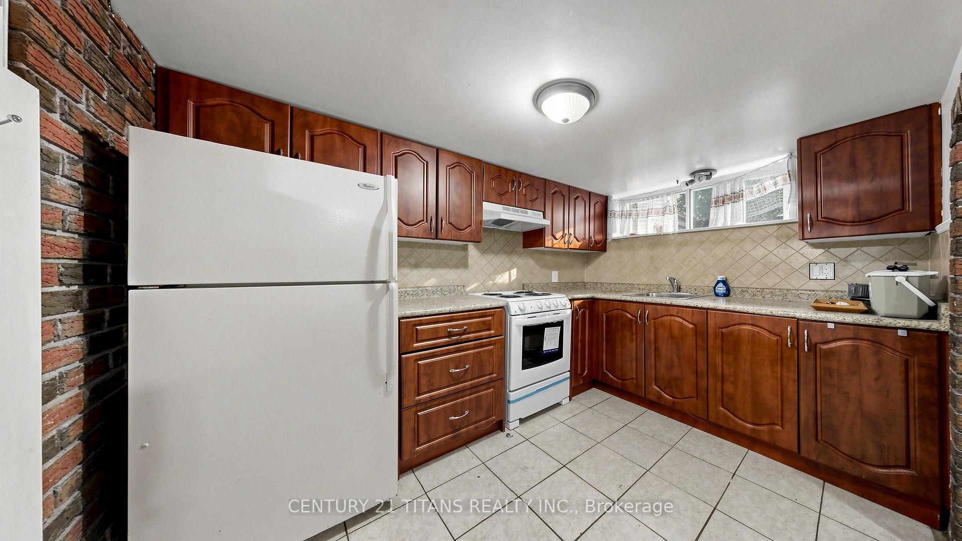 Photo 31 of 529A Birchmount Road, Scarborough, Clairlea-Birchmount — HOMEH