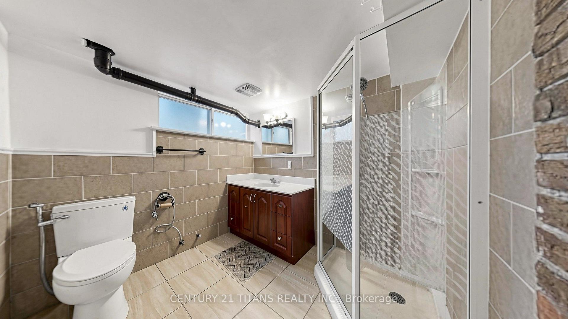 Photo 32 of 529A Birchmount Road, Scarborough, Clairlea-Birchmount — HOMEH