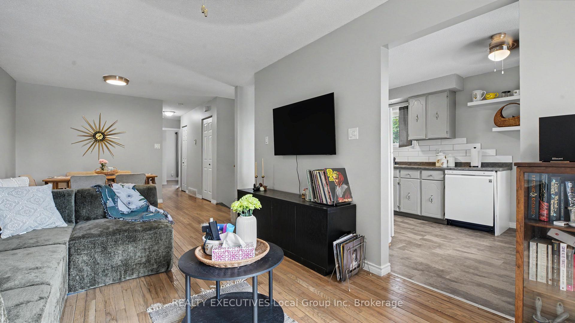 Photo 5 of 190 Wickstead Avenue, North Bay, Birchaven — HOMEH