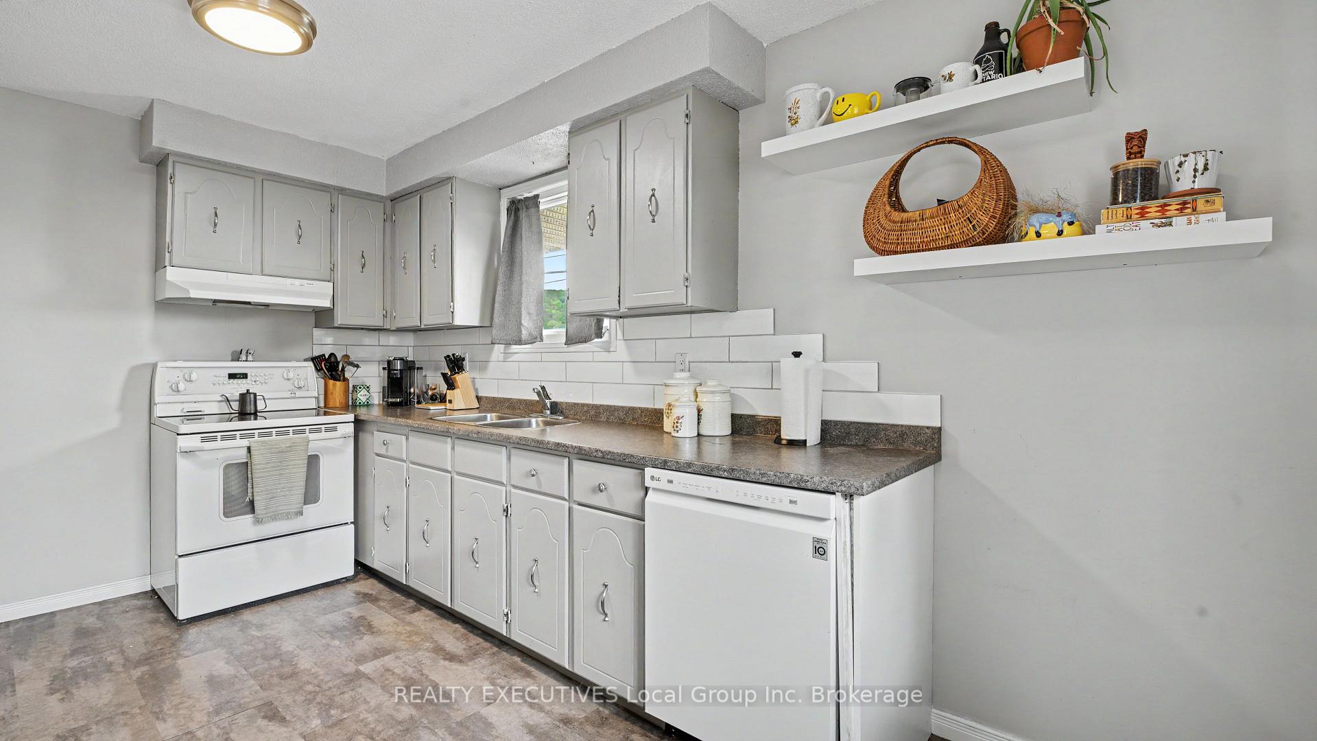 Photo 6 of 190 Wickstead Avenue, North Bay, Birchaven — HOMEH