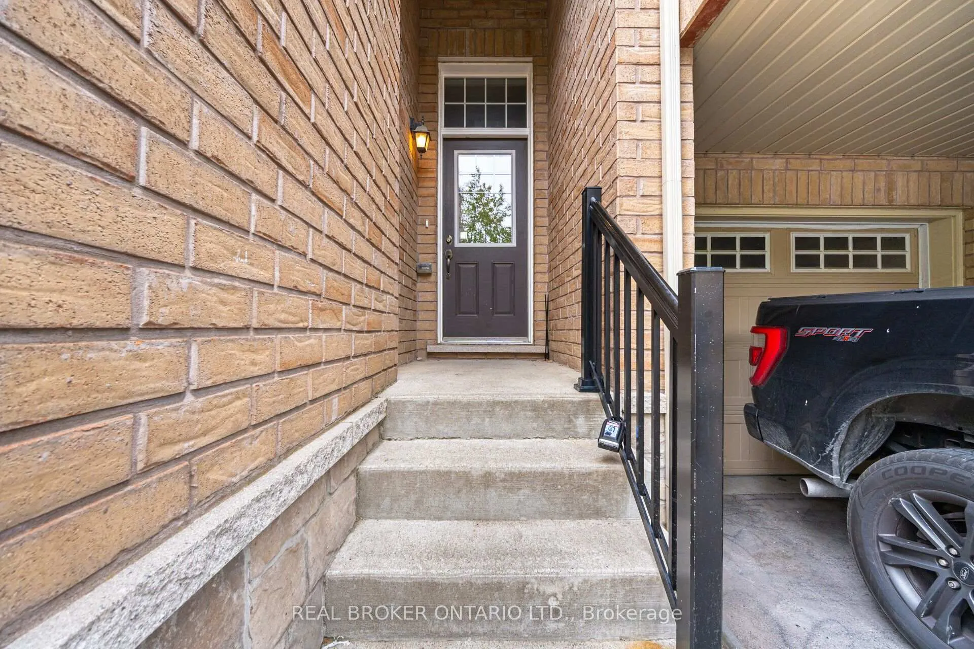 Photo 2 of 50 Magdalene Crescent, Brampton, Heart Lake East — HOMEH