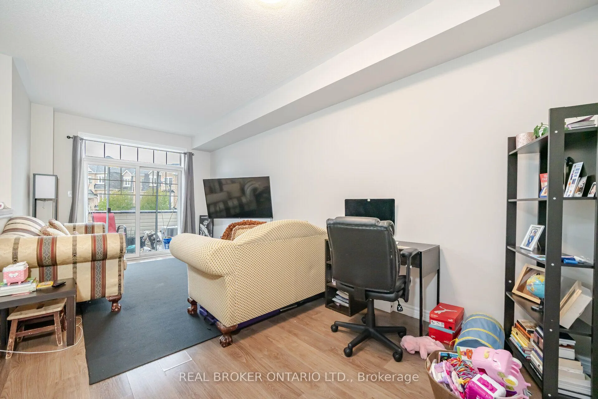 Photo 4 of 50 Magdalene Crescent, Brampton, Heart Lake East — HOMEH