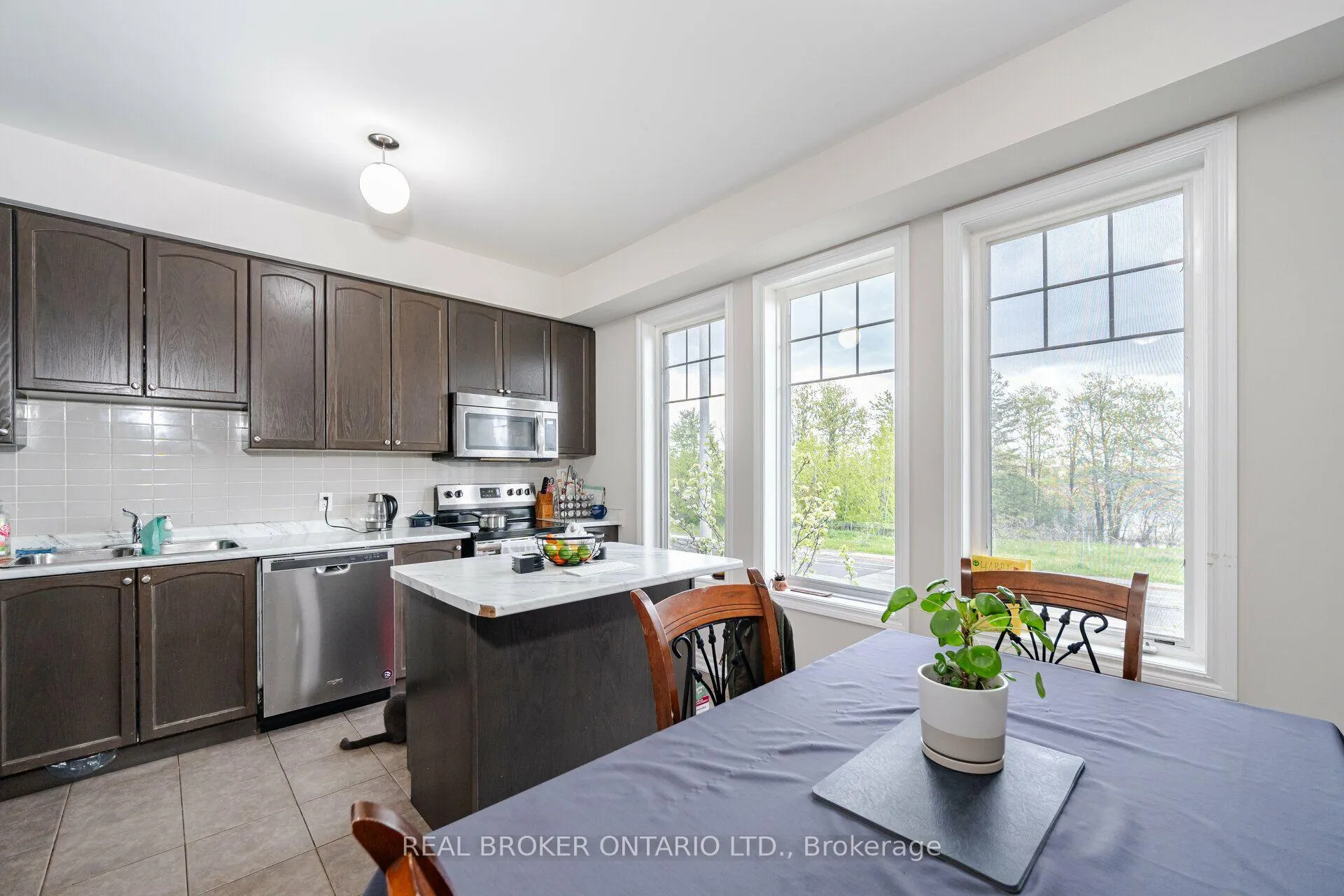 Photo 5 of 50 Magdalene Crescent, Brampton, Heart Lake East — HOMEH