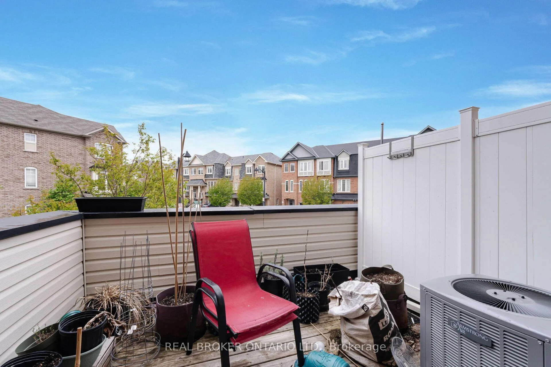 Photo 8 of 50 Magdalene Crescent, Brampton, Heart Lake East — HOMEH