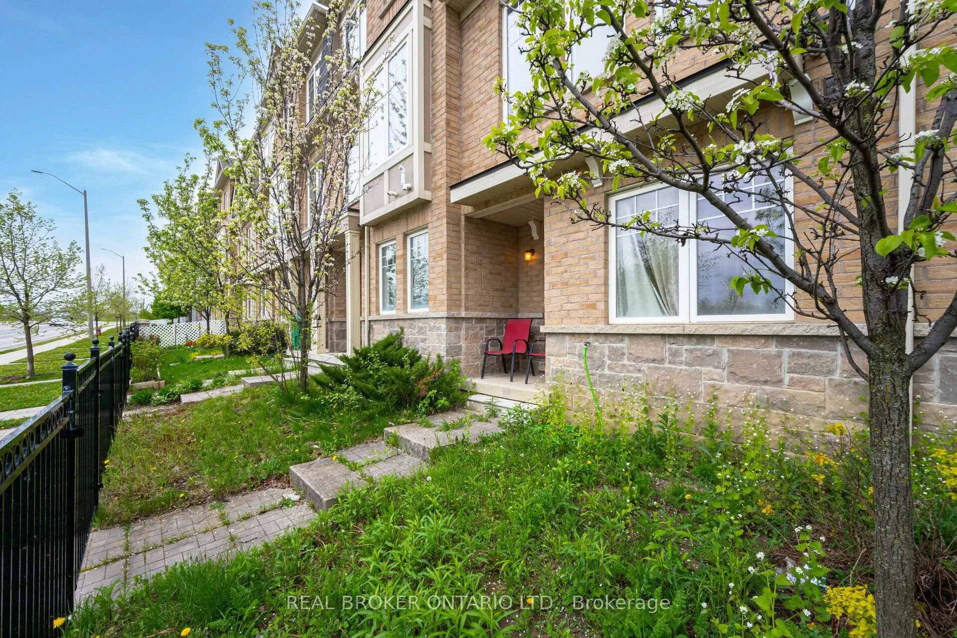 Photo 16 of 50 Magdalene Crescent, Brampton, Heart Lake East — HOMEH