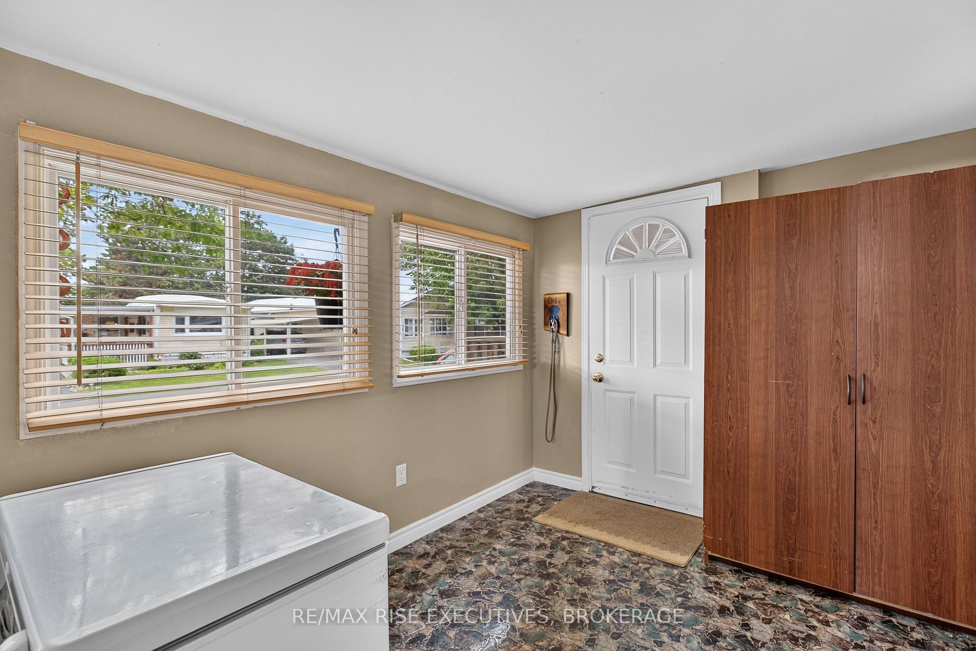Photo 4 of 18 Wentworth Drive, Kingston, Rideau — HOMEH