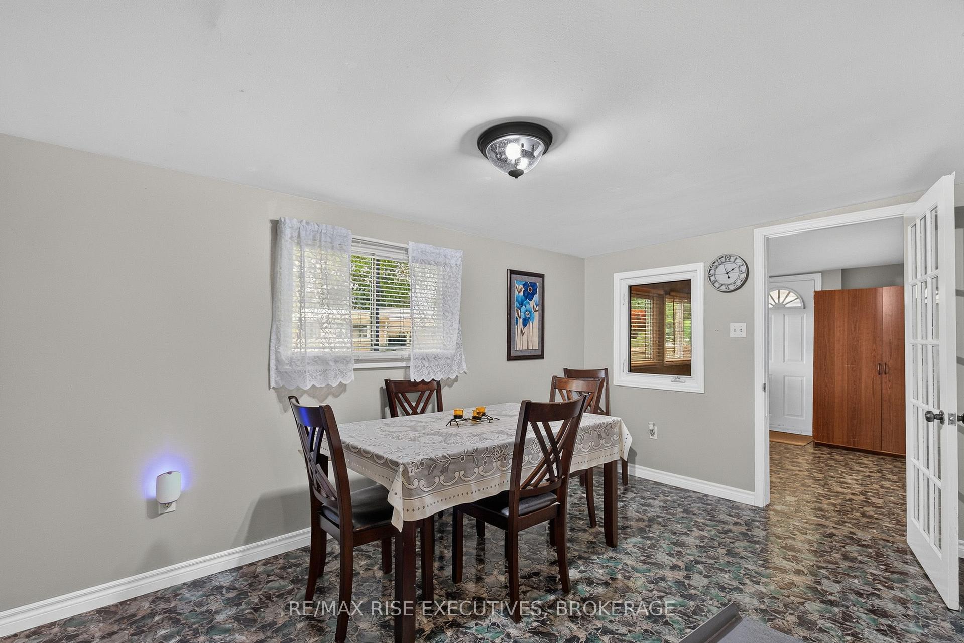 Photo 8 of 18 Wentworth Drive, Kingston, Rideau — HOMEH