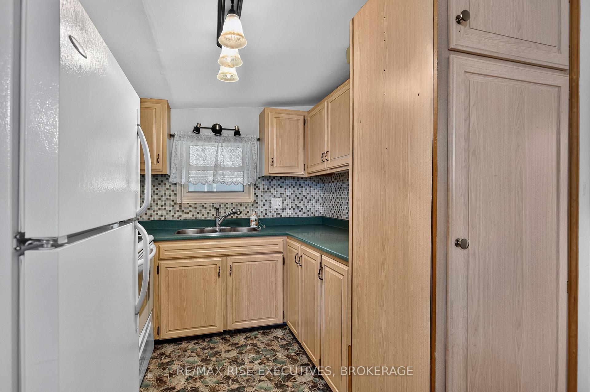 Photo 10 of 18 Wentworth Drive, Kingston, Rideau — HOMEH