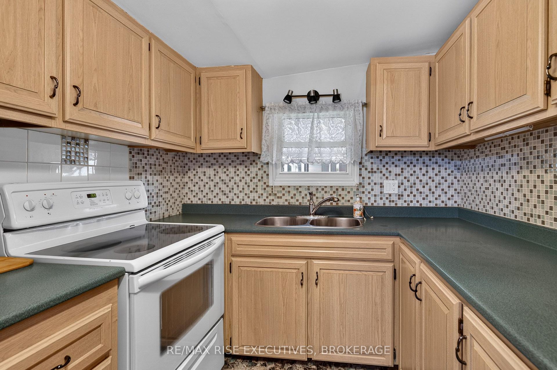 Photo 11 of 18 Wentworth Drive, Kingston, Rideau — HOMEH