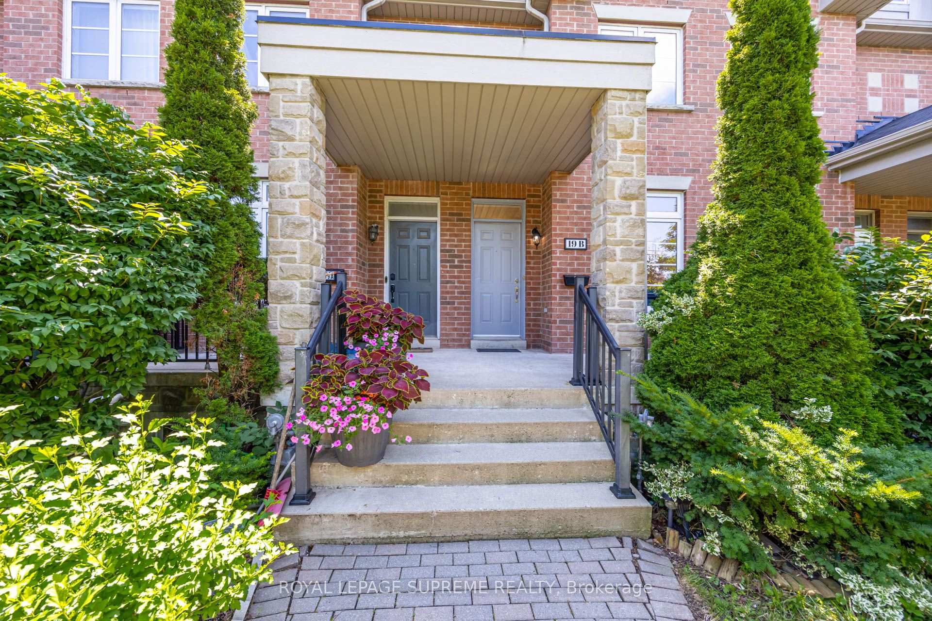 Photo 2 of 19B Hobden Place, Etobicoke, Willowridge-Martingrove-Richview — HOMEH