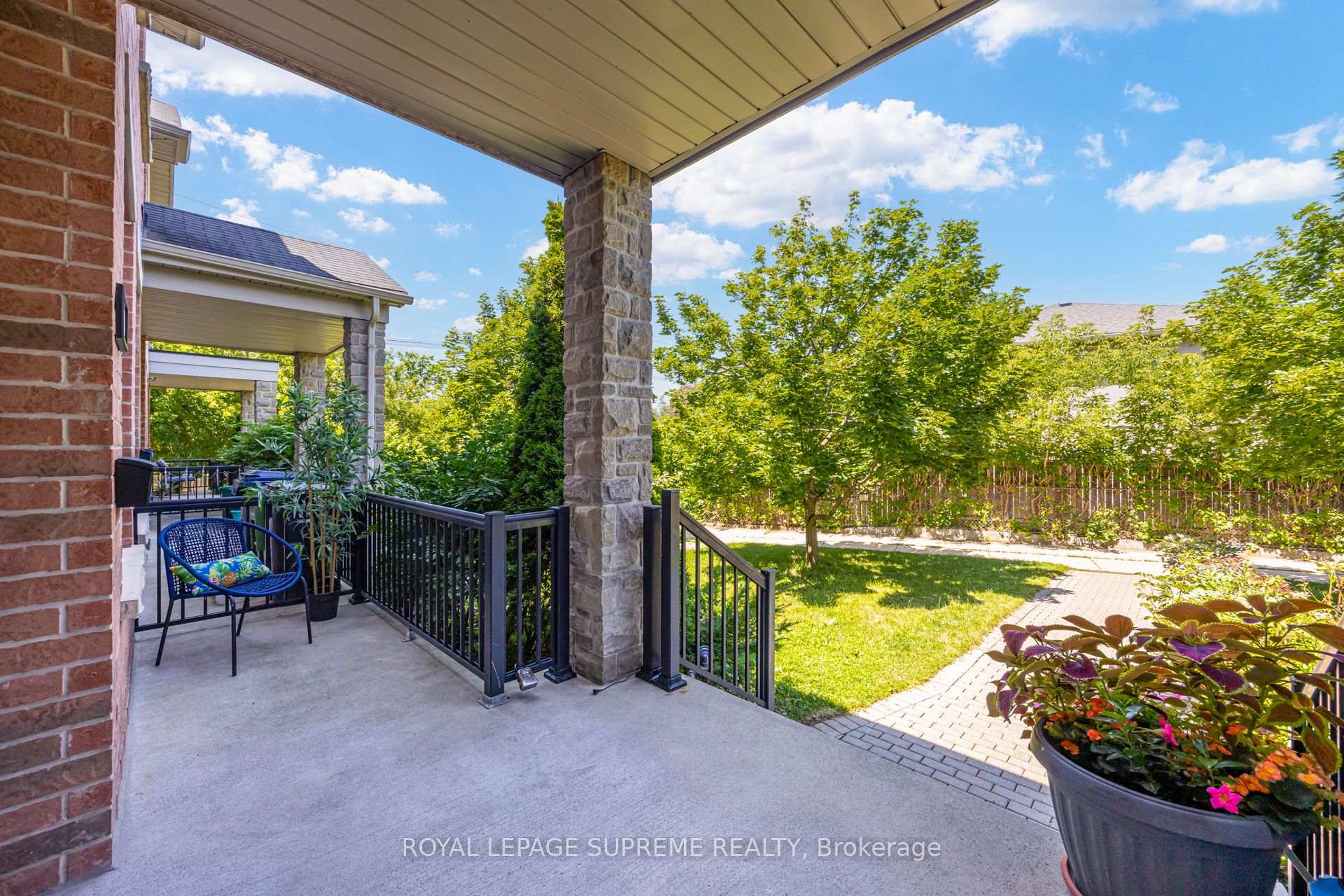 Photo 3 of 19B Hobden Place, Etobicoke, Willowridge-Martingrove-Richview — HOMEH