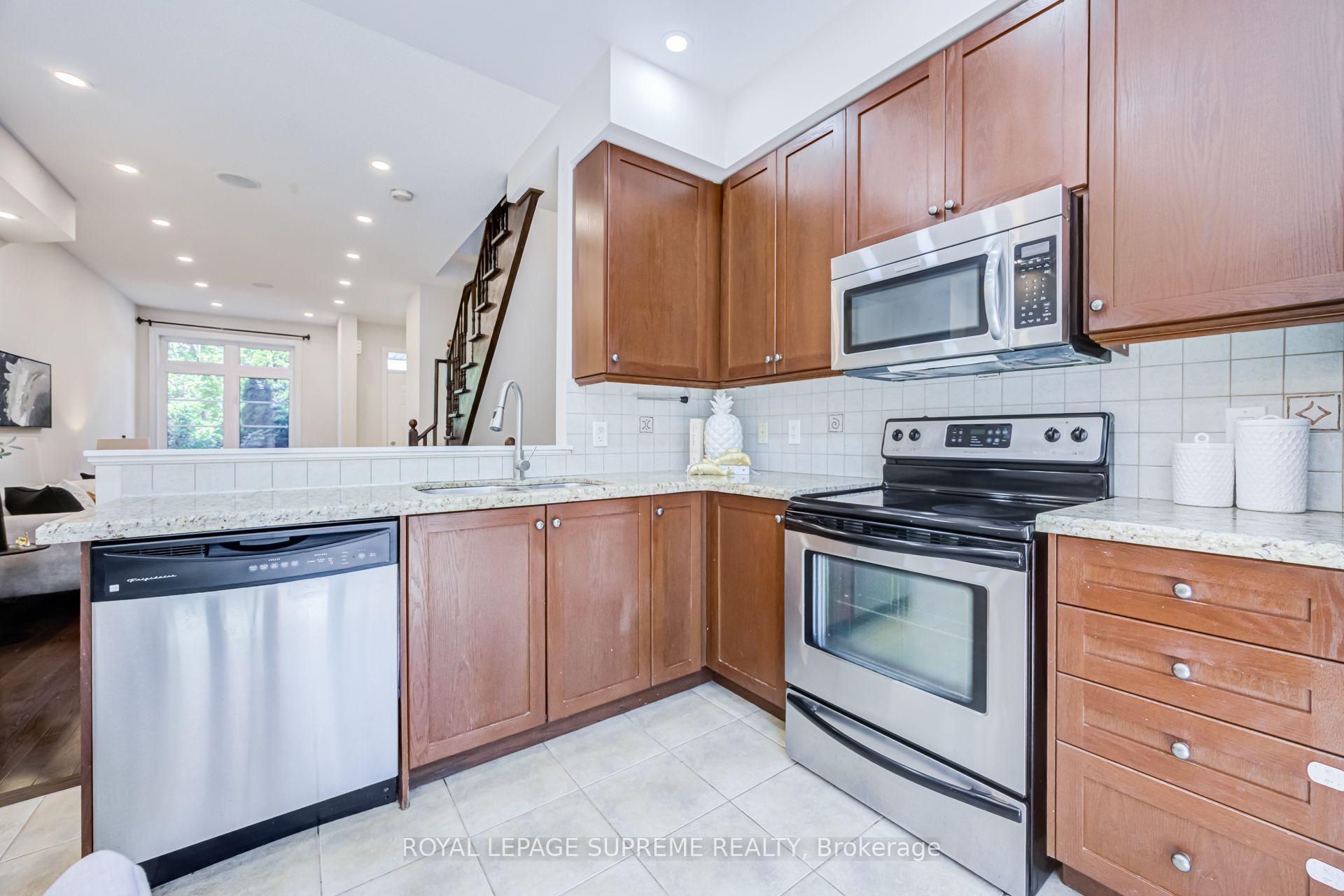 Photo 10 of 19B Hobden Place, Etobicoke, Willowridge-Martingrove-Richview — HOMEH