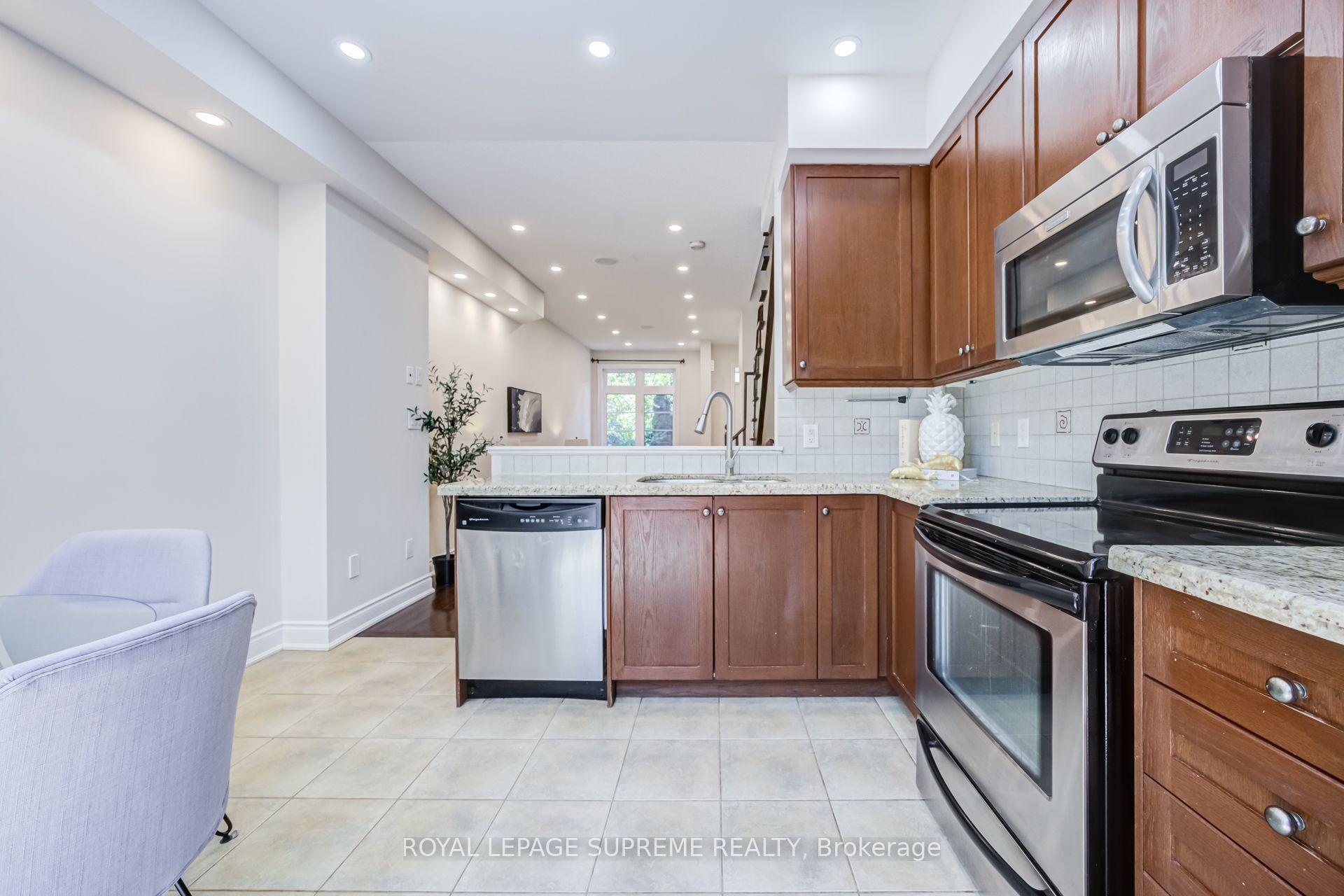 Photo 11 of 19B Hobden Place, Etobicoke, Willowridge-Martingrove-Richview — HOMEH