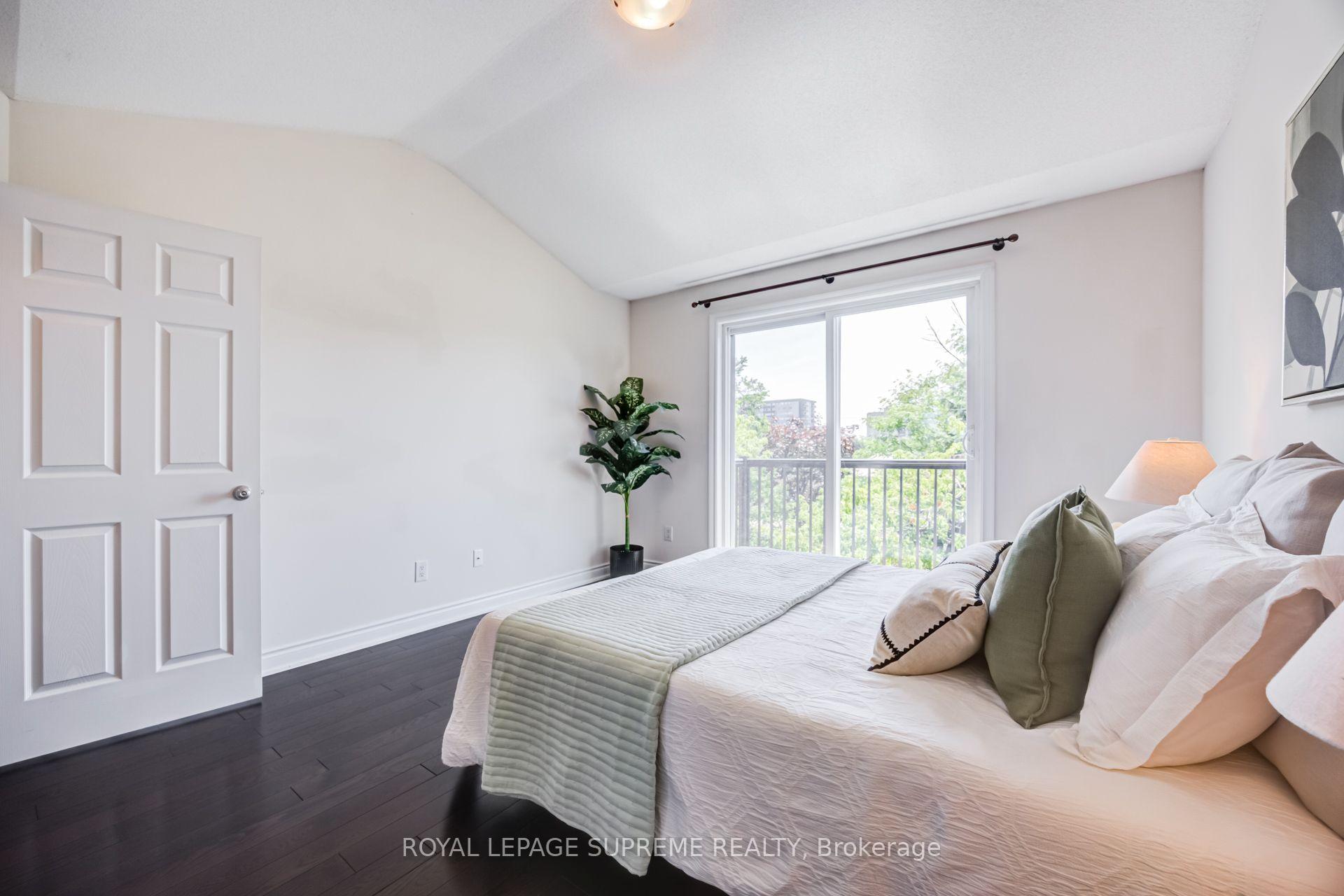 Photo 21 of 19B Hobden Place, Etobicoke, Willowridge-Martingrove-Richview — HOMEH