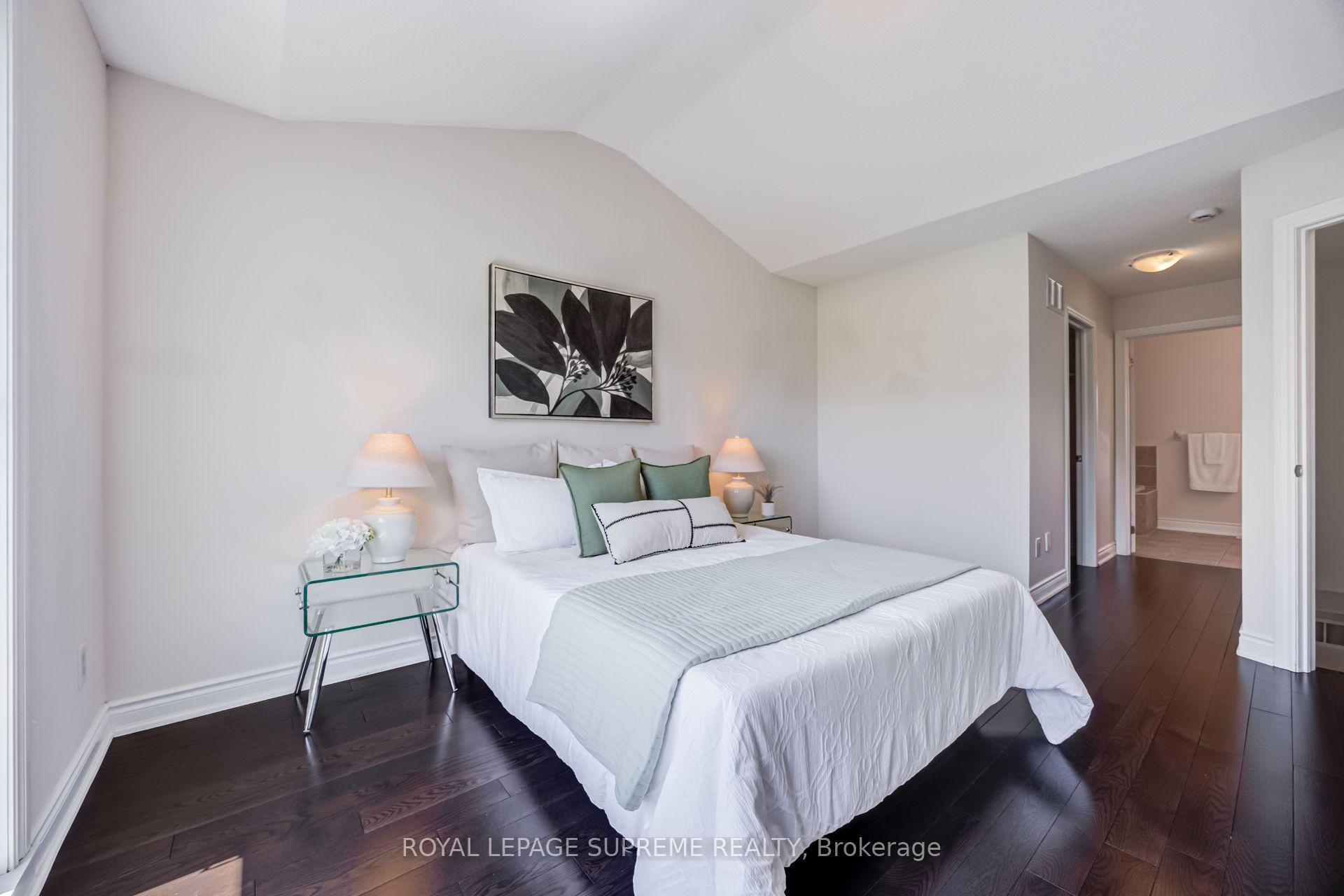 Photo 23 of 19B Hobden Place, Etobicoke, Willowridge-Martingrove-Richview — HOMEH
