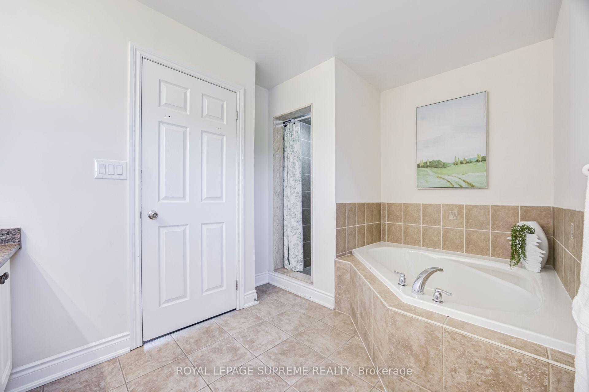Photo 25 of 19B Hobden Place, Etobicoke, Willowridge-Martingrove-Richview — HOMEH