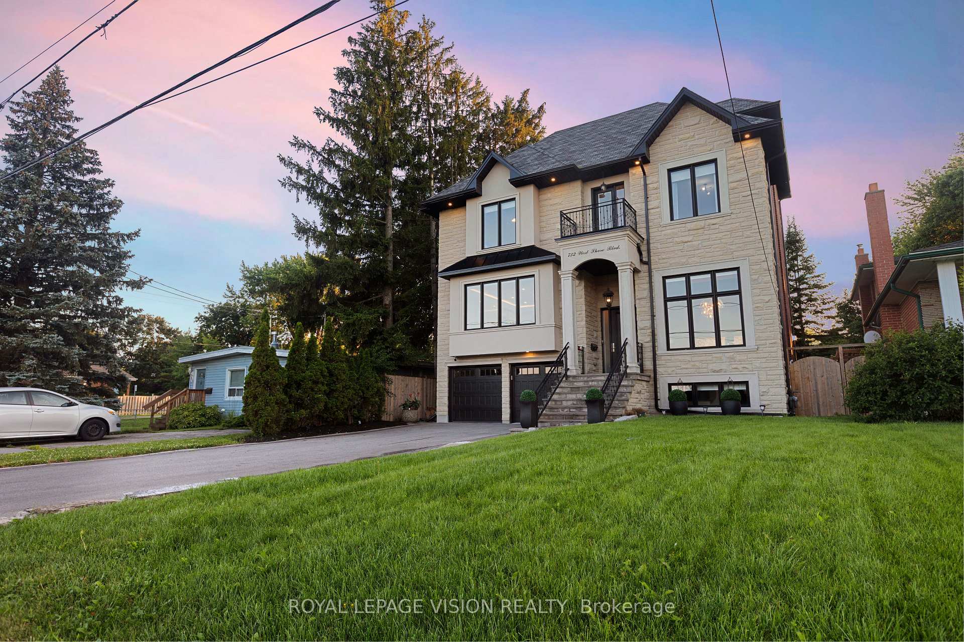 Photo 2 of 732 W Shore Boulevard, Pickering, West Shore — HOMEH