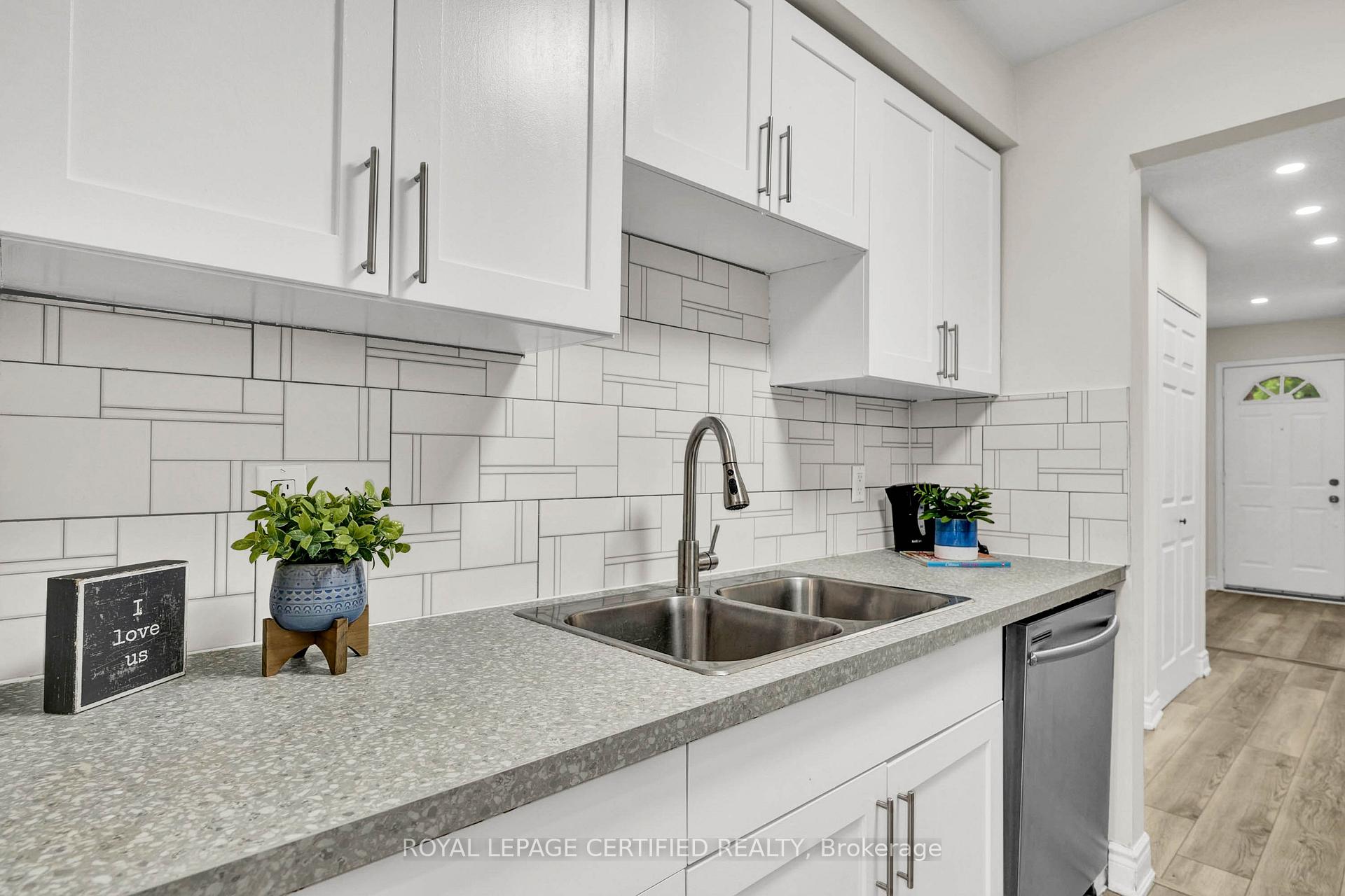 Photo 13 of Unit 21, 302 College Avenue W, Guelph, Dovercliffe Park/Old University — HOMEH