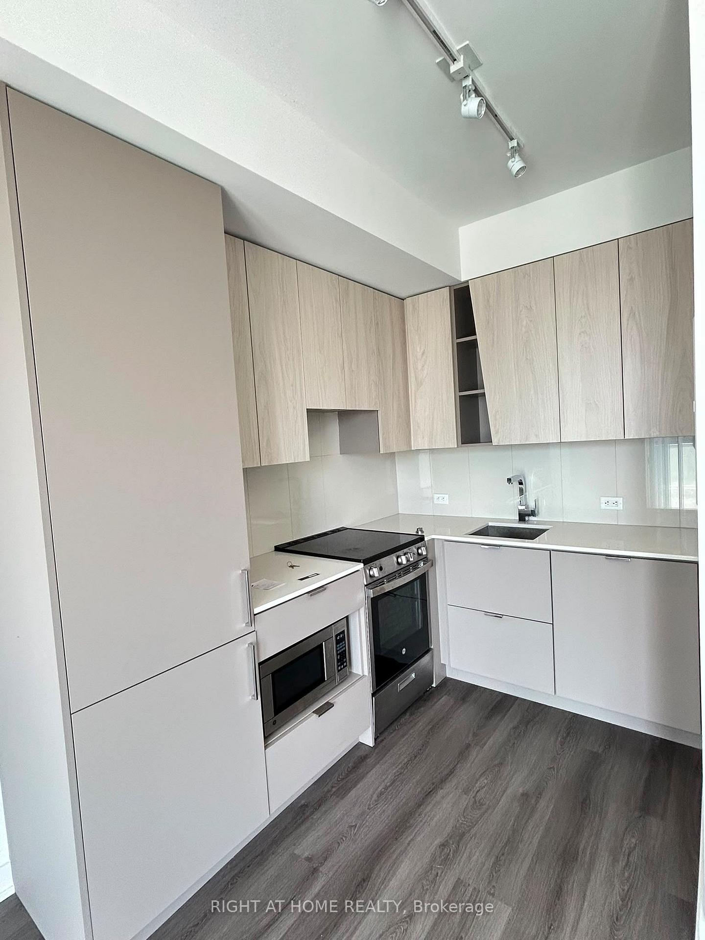 Photo 8 of Unit 1010, 3883 Quartz Road, Mississauga, City Centre — HOMEH