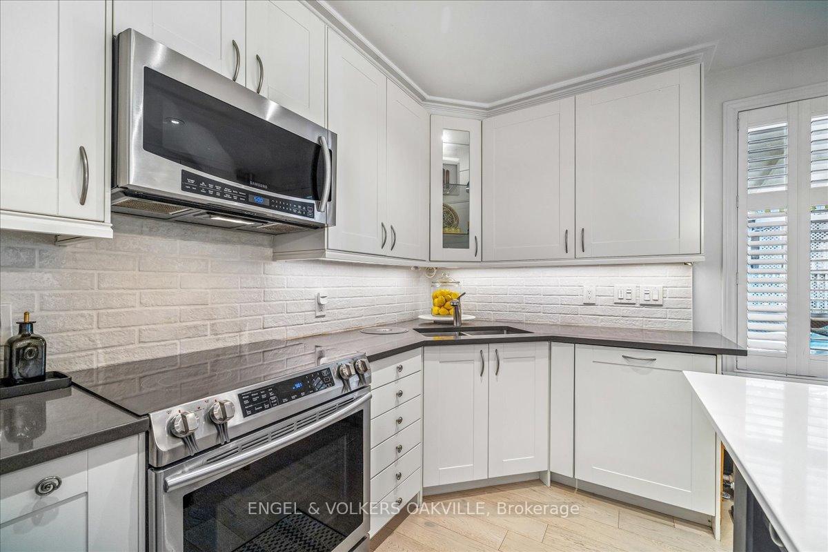 Photo 15 of 38 John Street S, Mississauga, Port Credit — HOMEH