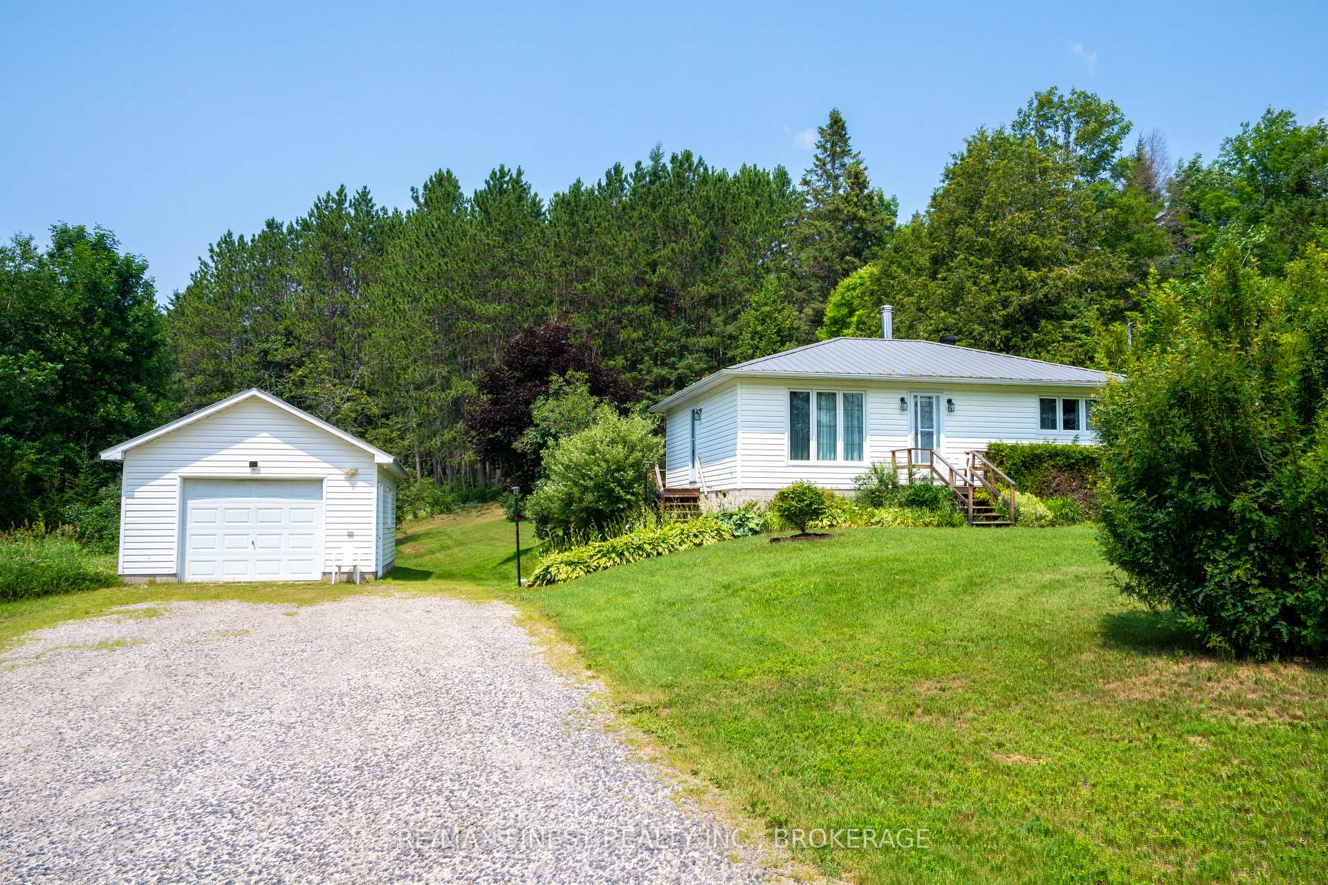 Photo 2 of 1031 James Road, Frontenac, Frontenac North — HOMEH